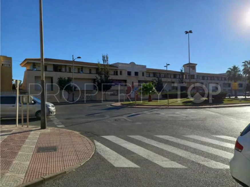 Edificio singular de 58 dormitorios en venta en Roquetas de Mar