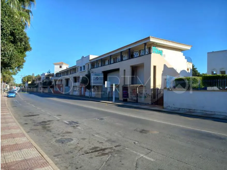 Edificio singular de 58 dormitorios en venta en Roquetas de Mar