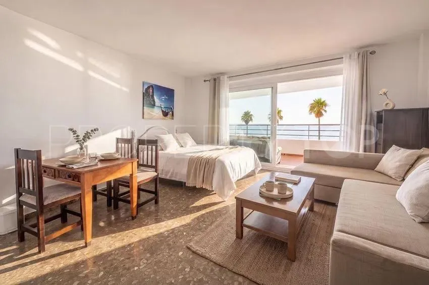 For sale 1 bedroom apartment in Calahonda