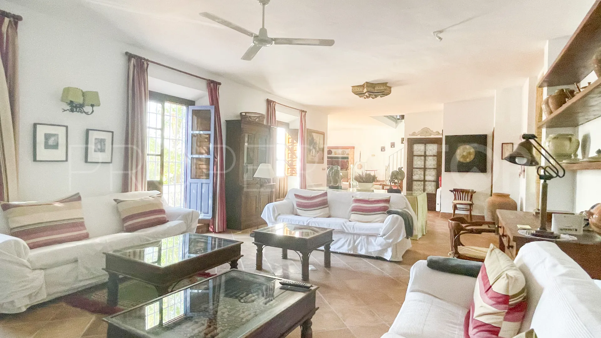 Cortijo en venta de 7 dormitorios en Archidona