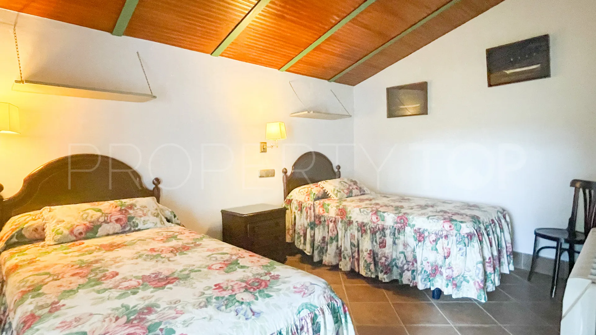 Cortijo en venta de 7 dormitorios en Archidona