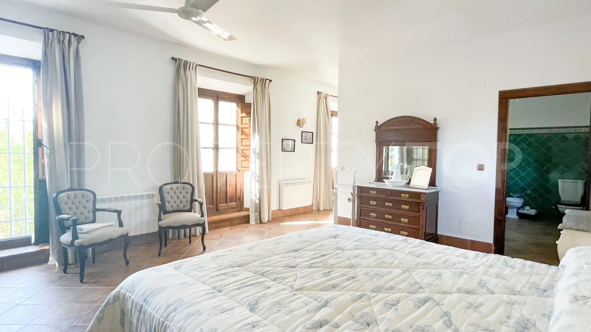 Cortijo en venta de 7 dormitorios en Archidona