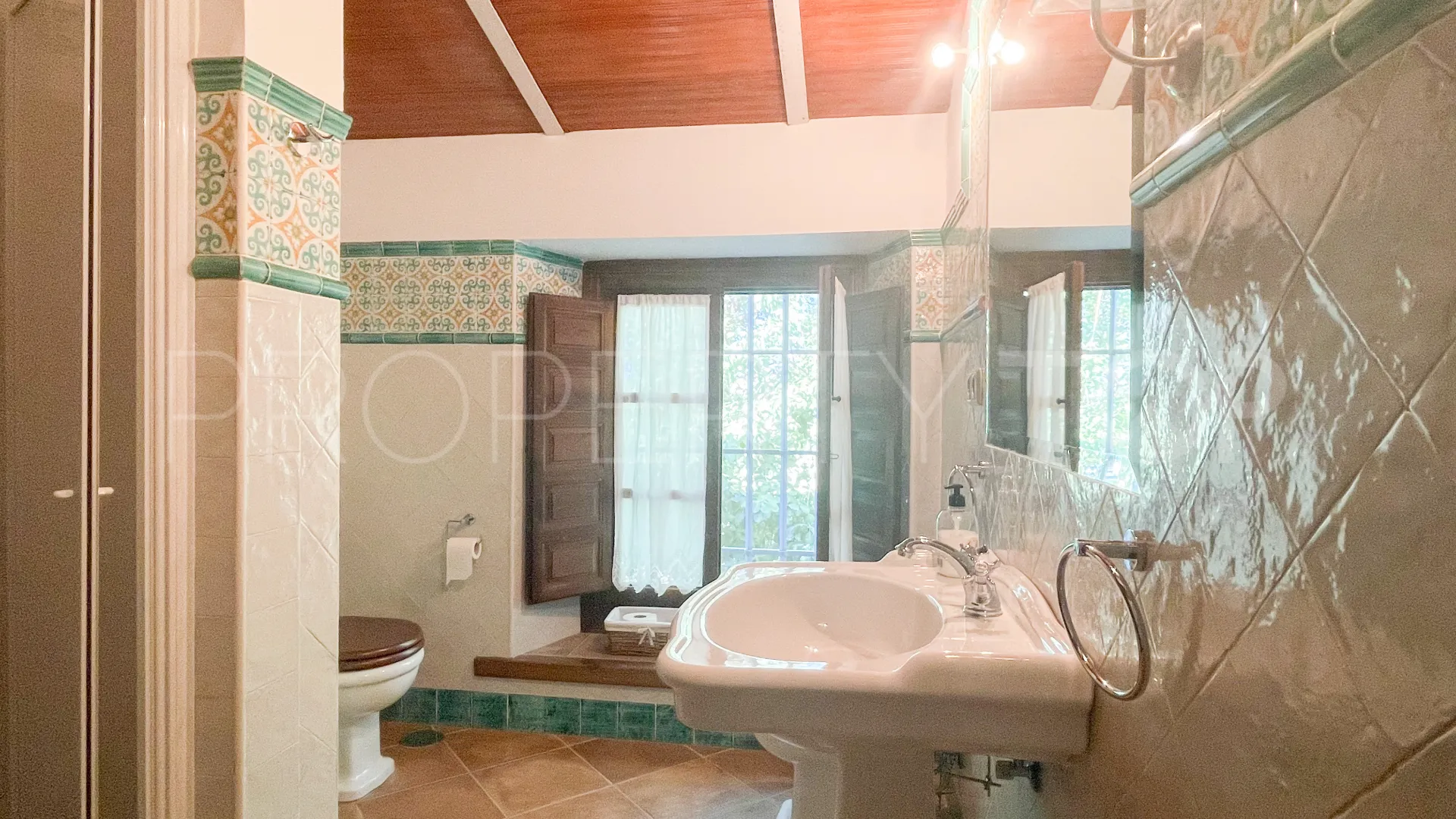 Cortijo en venta de 7 dormitorios en Archidona