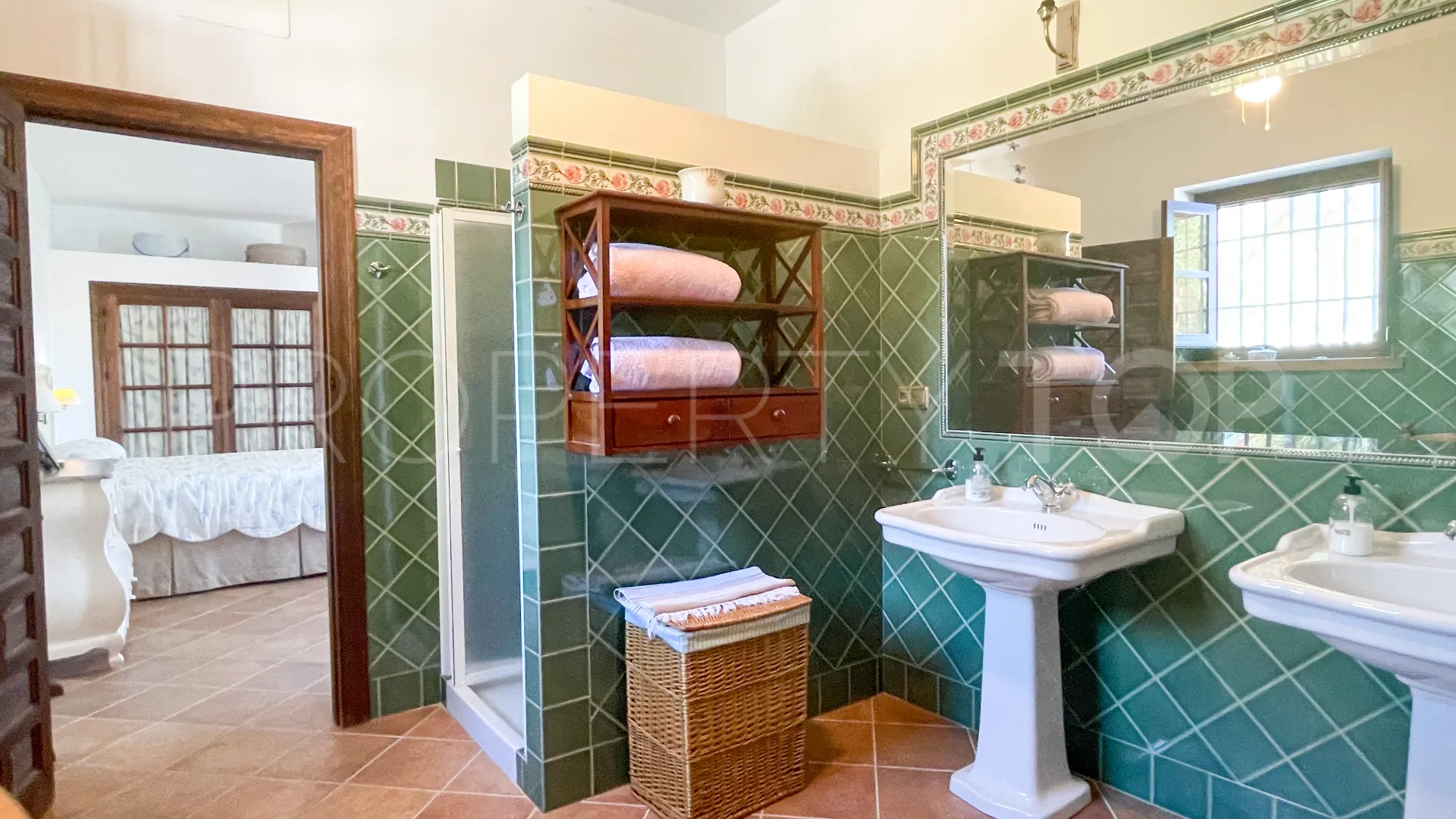 Cortijo en venta de 7 dormitorios en Archidona