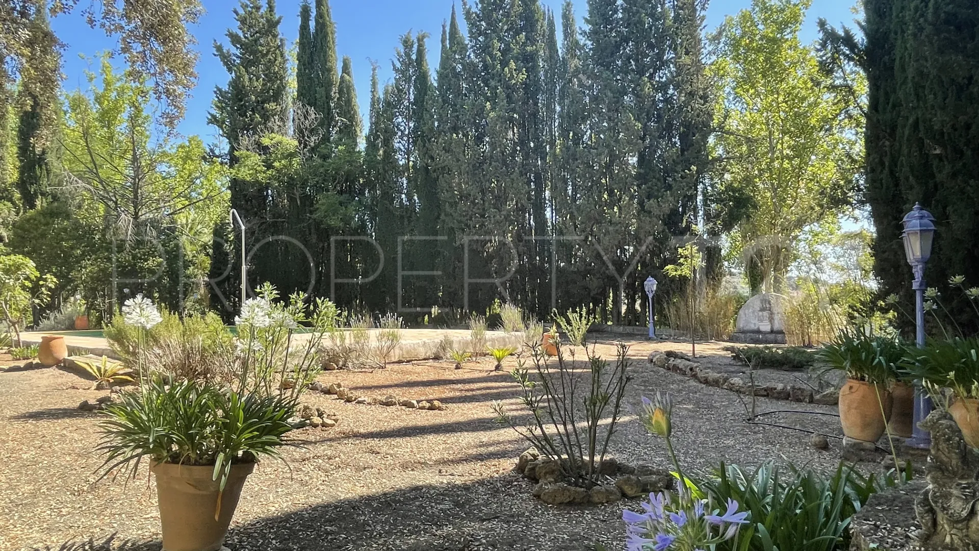 Cortijo en venta de 7 dormitorios en Archidona