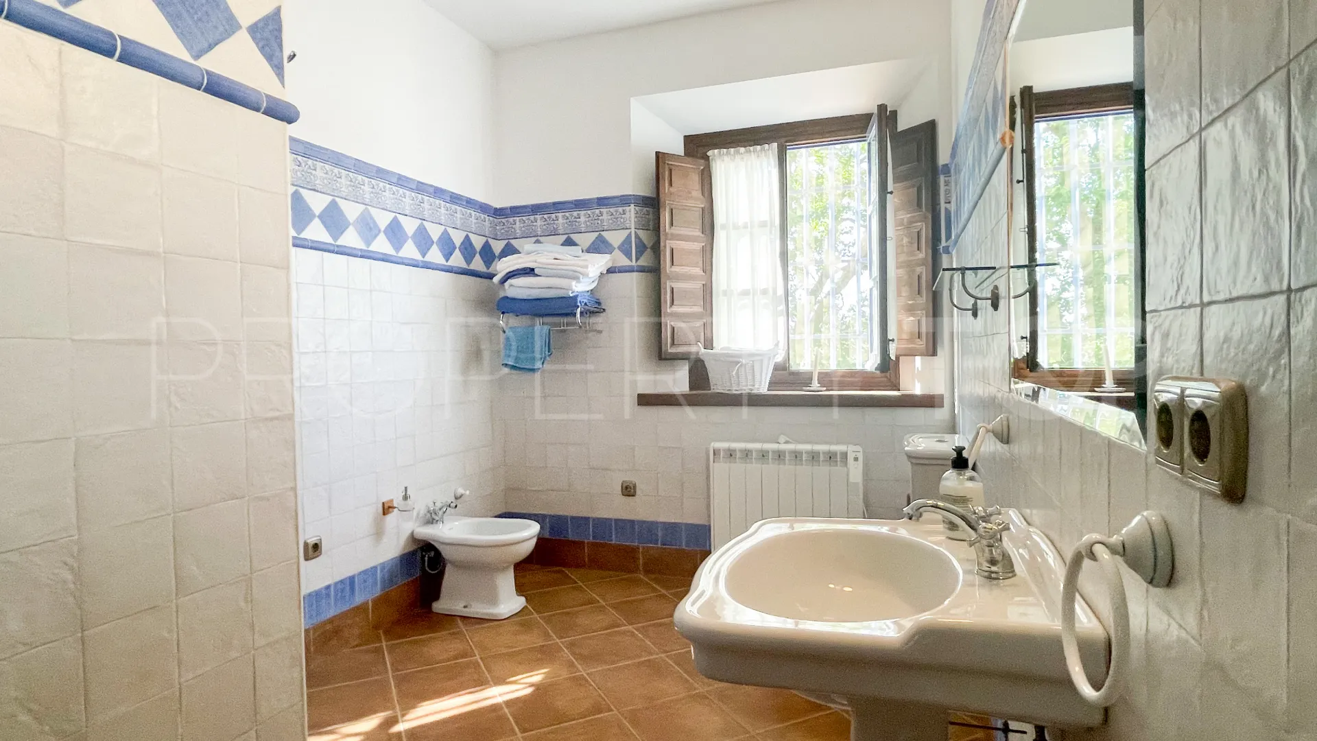 Cortijo en venta de 7 dormitorios en Archidona