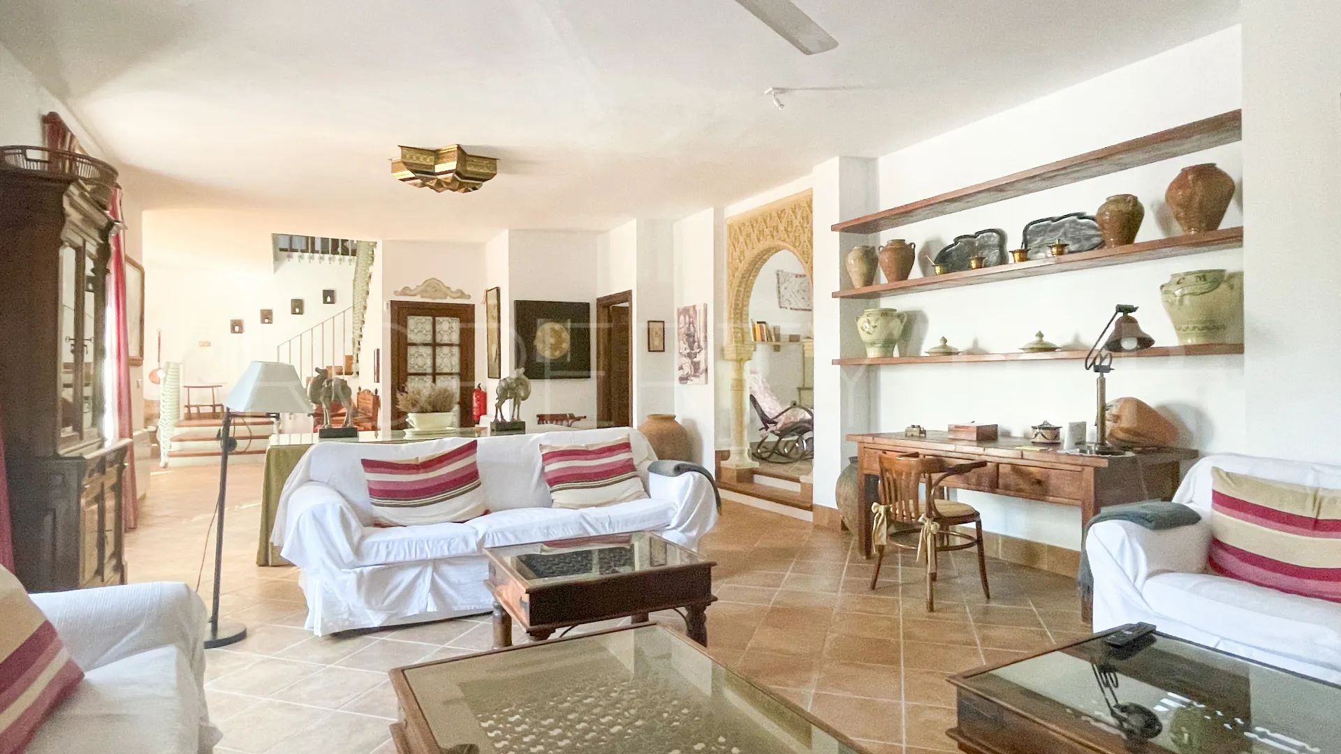 Cortijo en venta de 7 dormitorios en Archidona