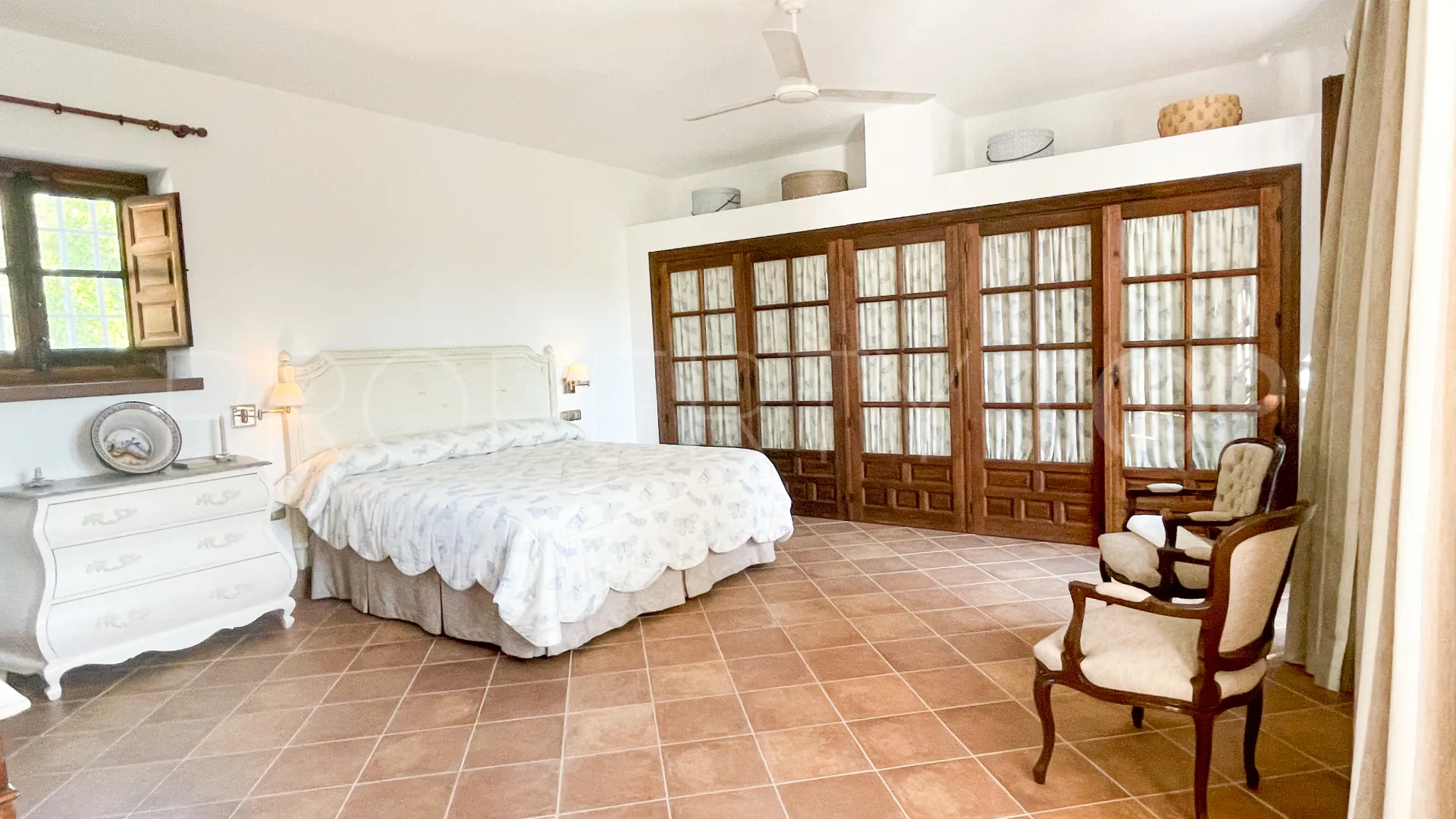 Cortijo en venta de 7 dormitorios en Archidona