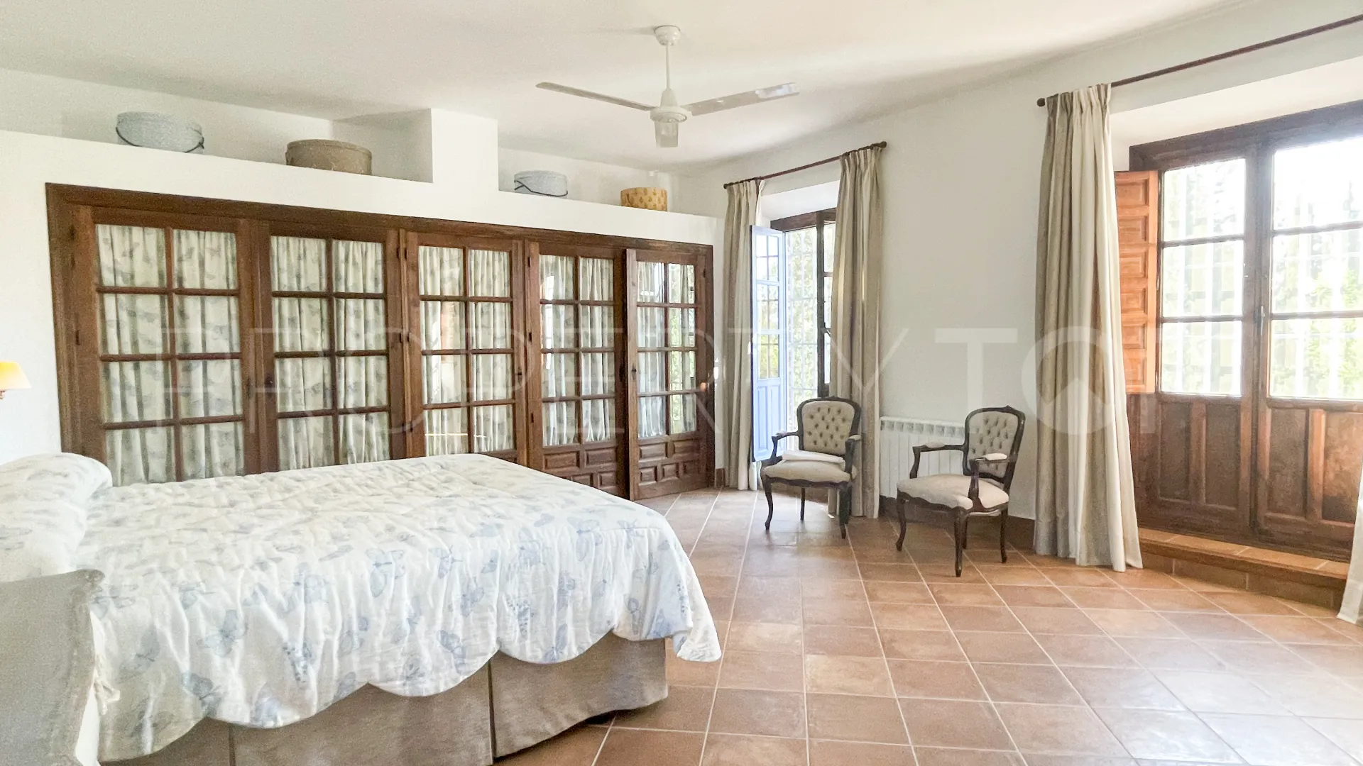 Cortijo en venta de 7 dormitorios en Archidona