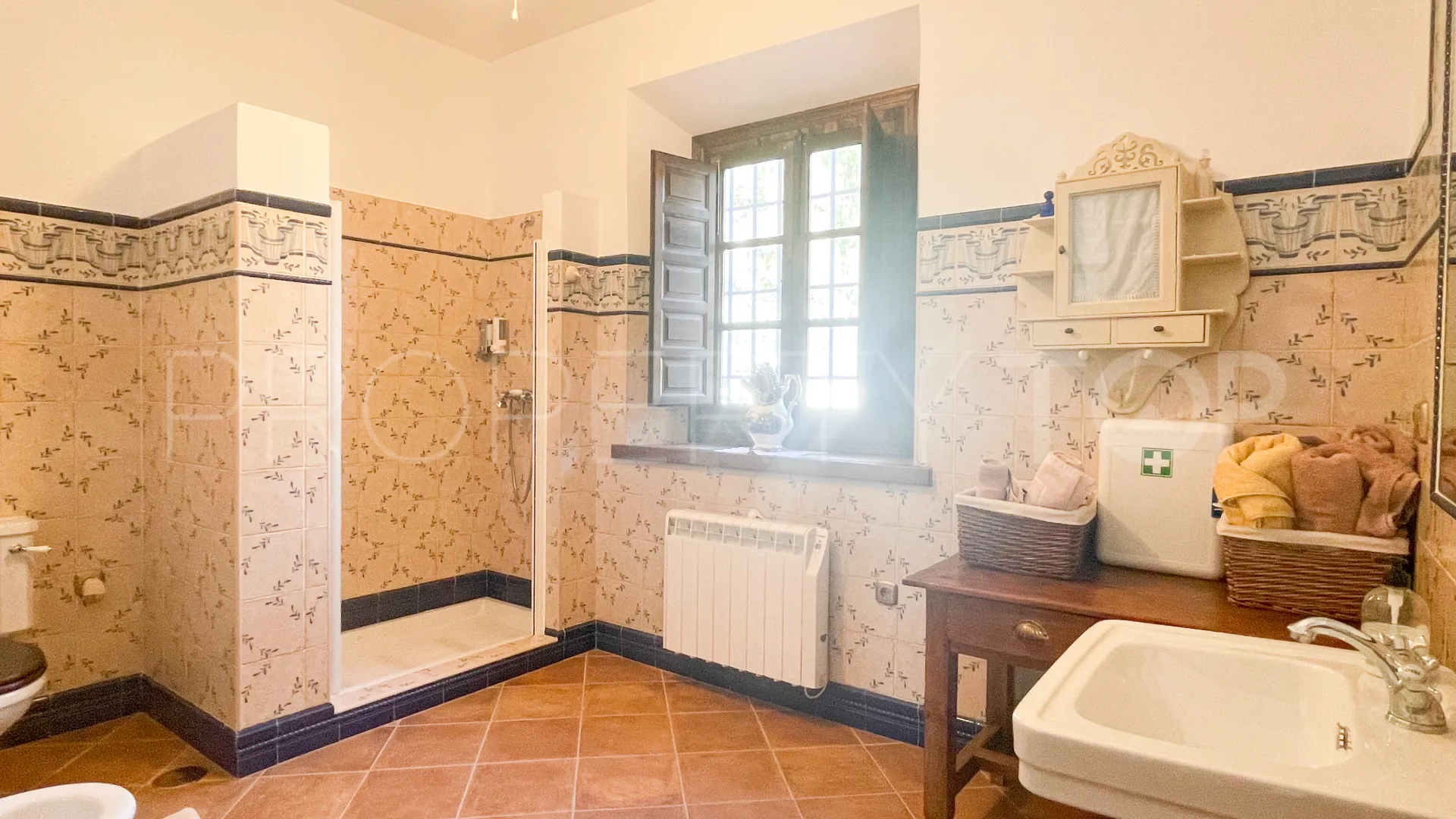 Cortijo en venta de 7 dormitorios en Archidona