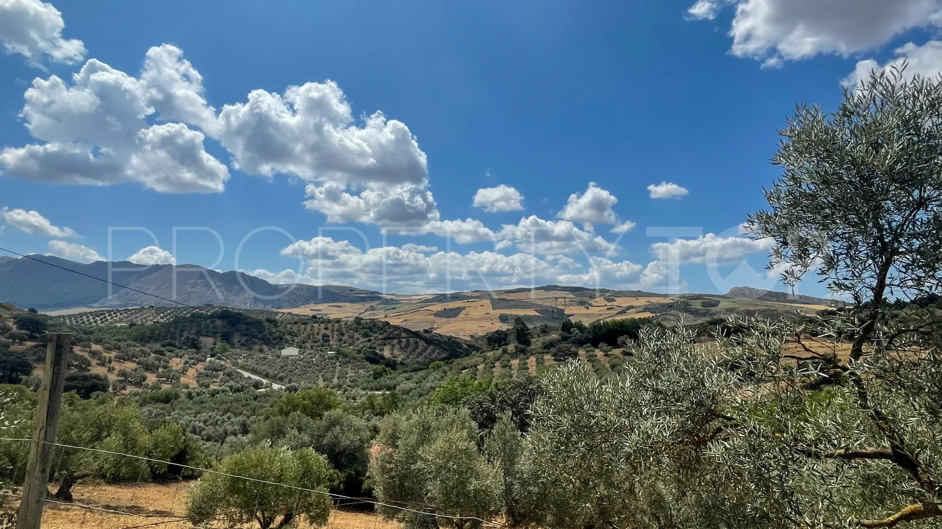 For sale cortijo in Antequera with 6 bedrooms