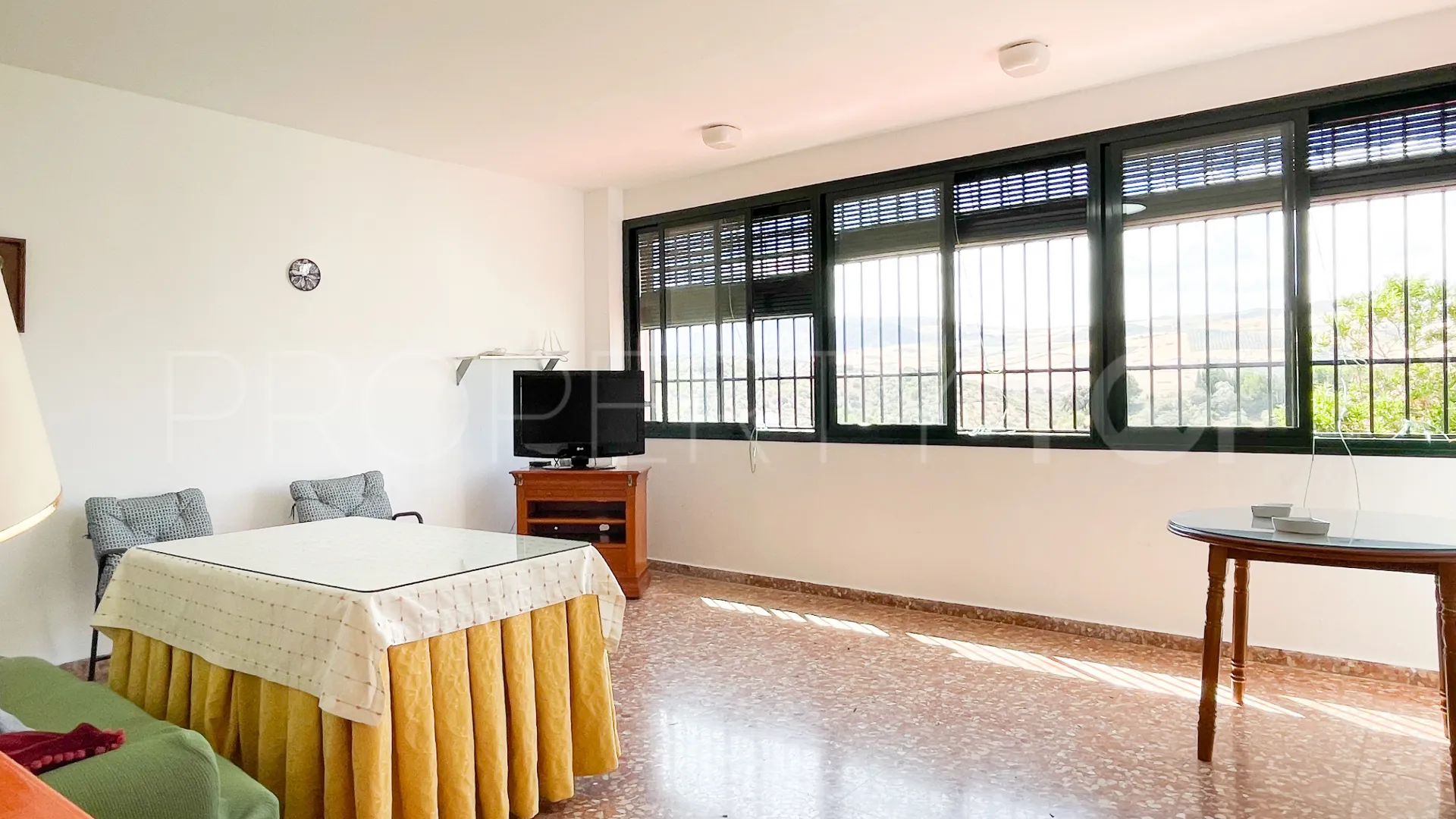 For sale cortijo in Antequera with 6 bedrooms