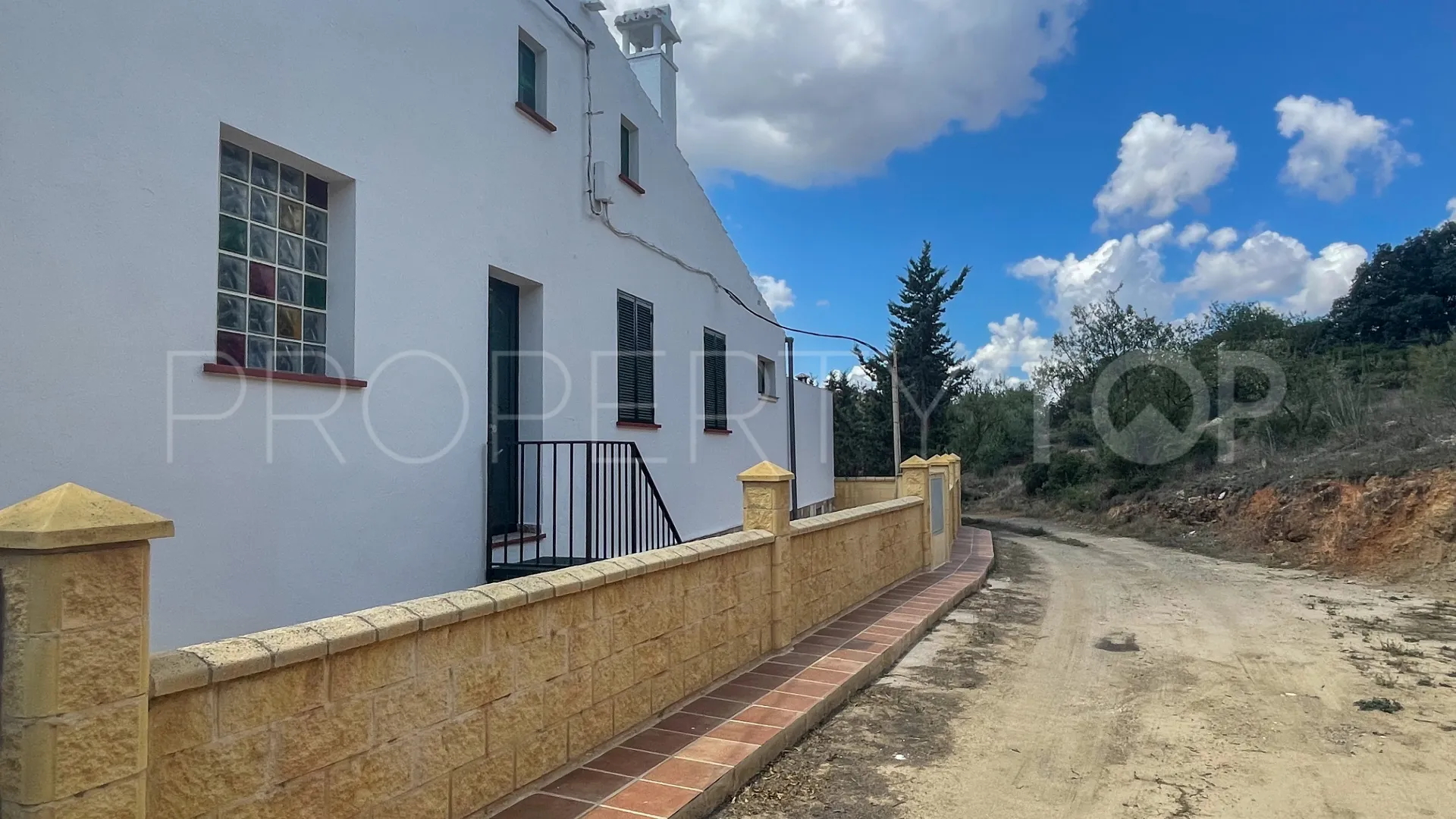For sale cortijo in Antequera with 6 bedrooms