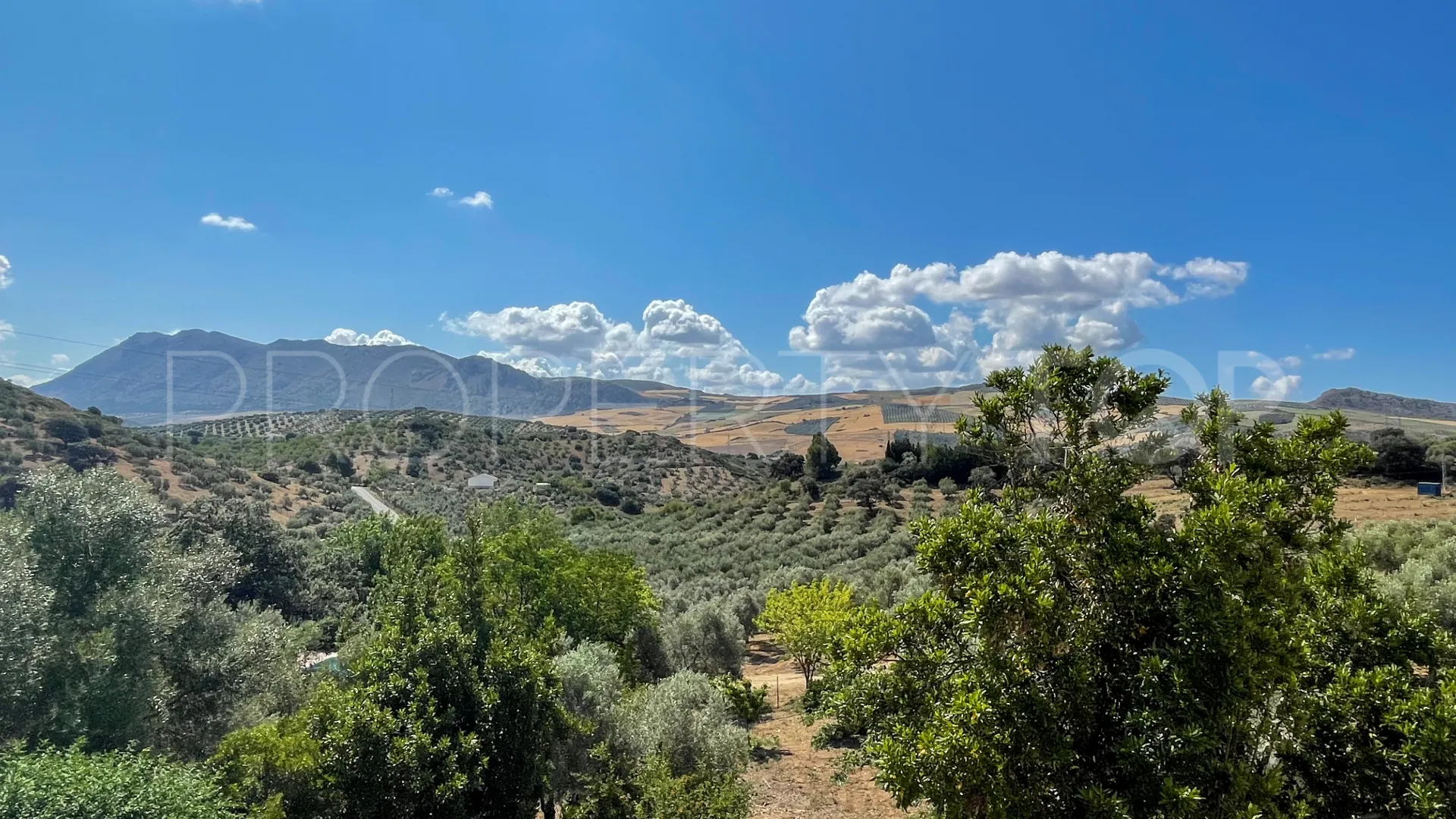 For sale cortijo in Antequera with 6 bedrooms