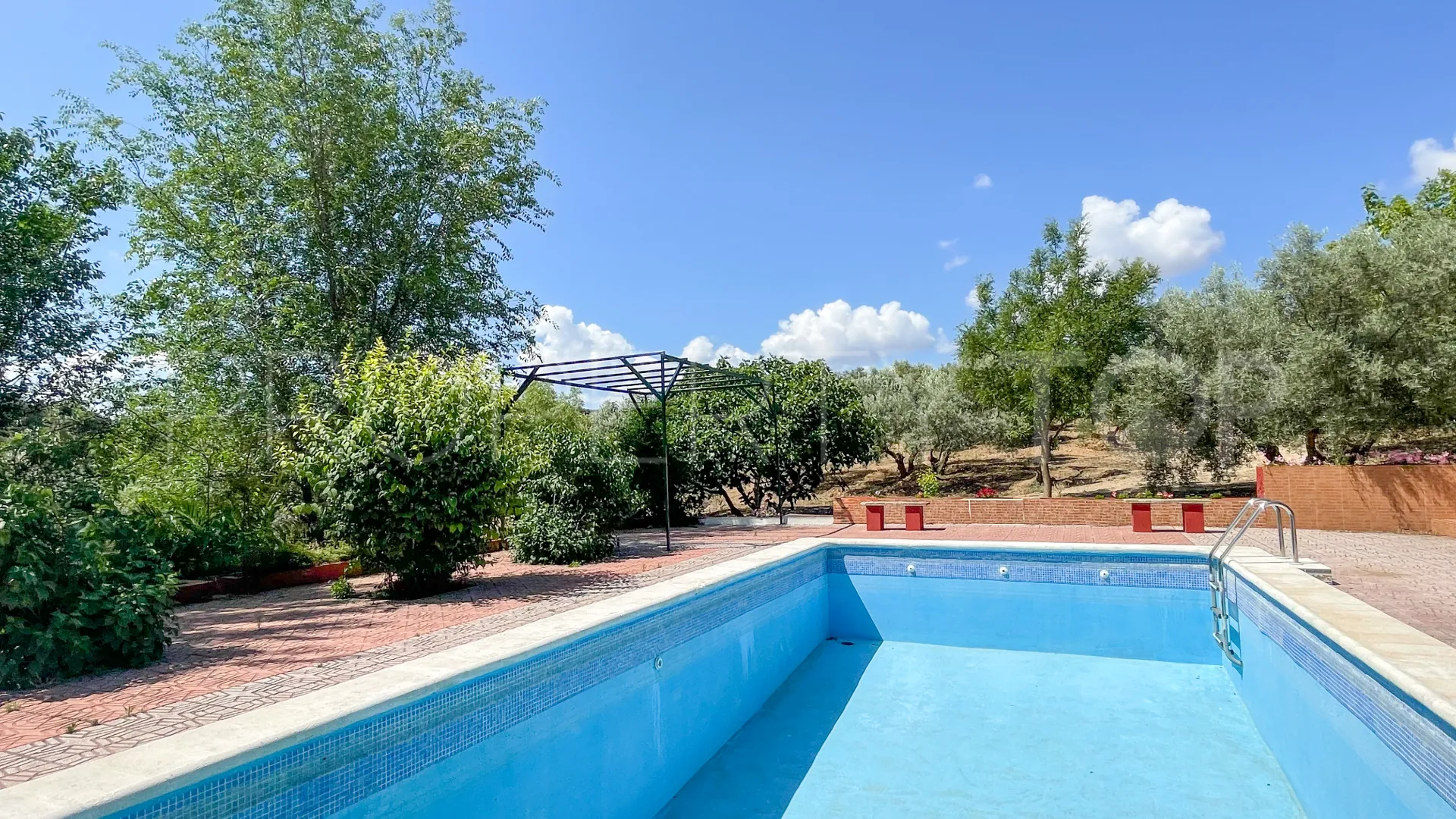 For sale cortijo in Antequera with 6 bedrooms