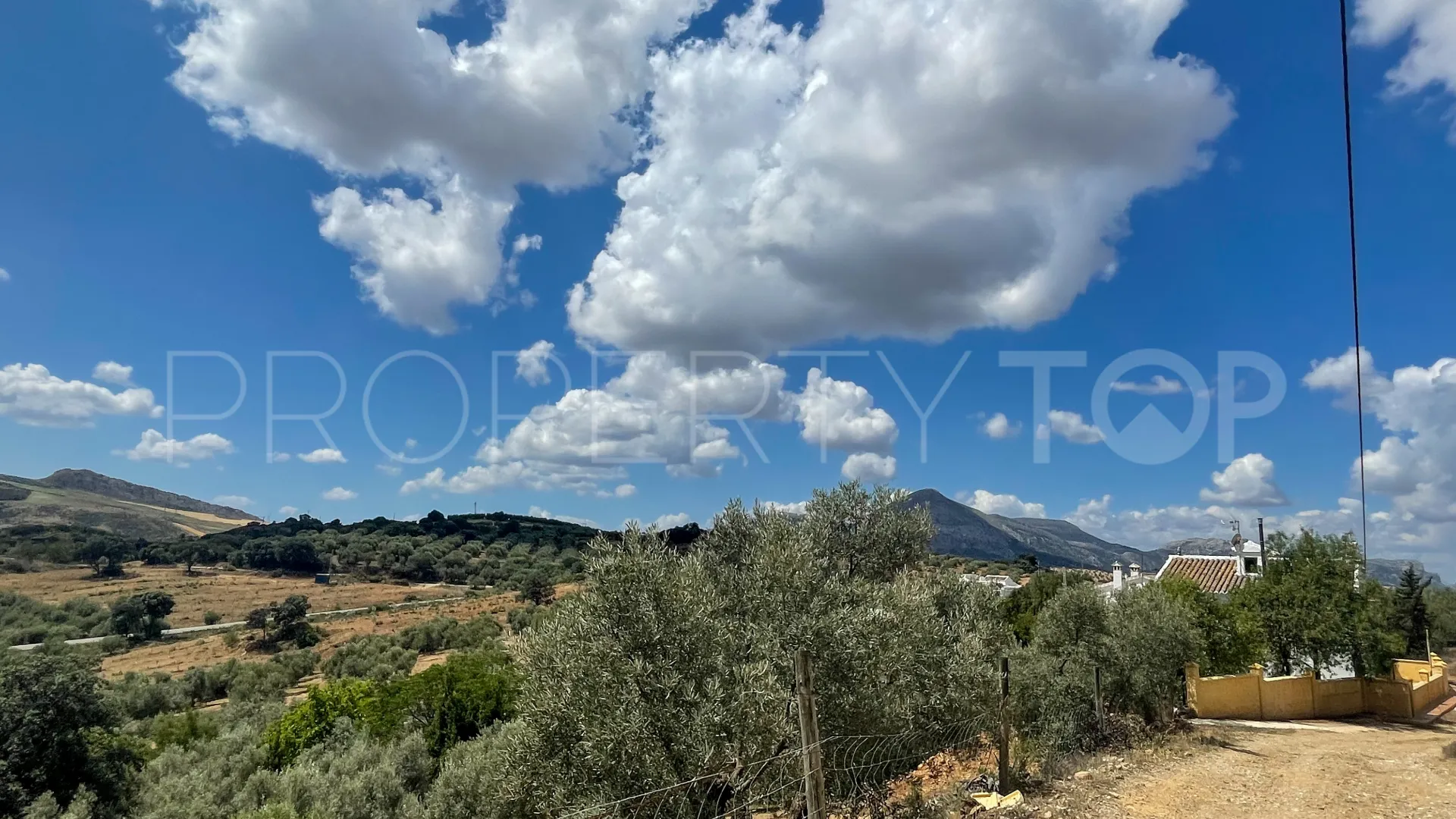 For sale cortijo in Antequera with 6 bedrooms