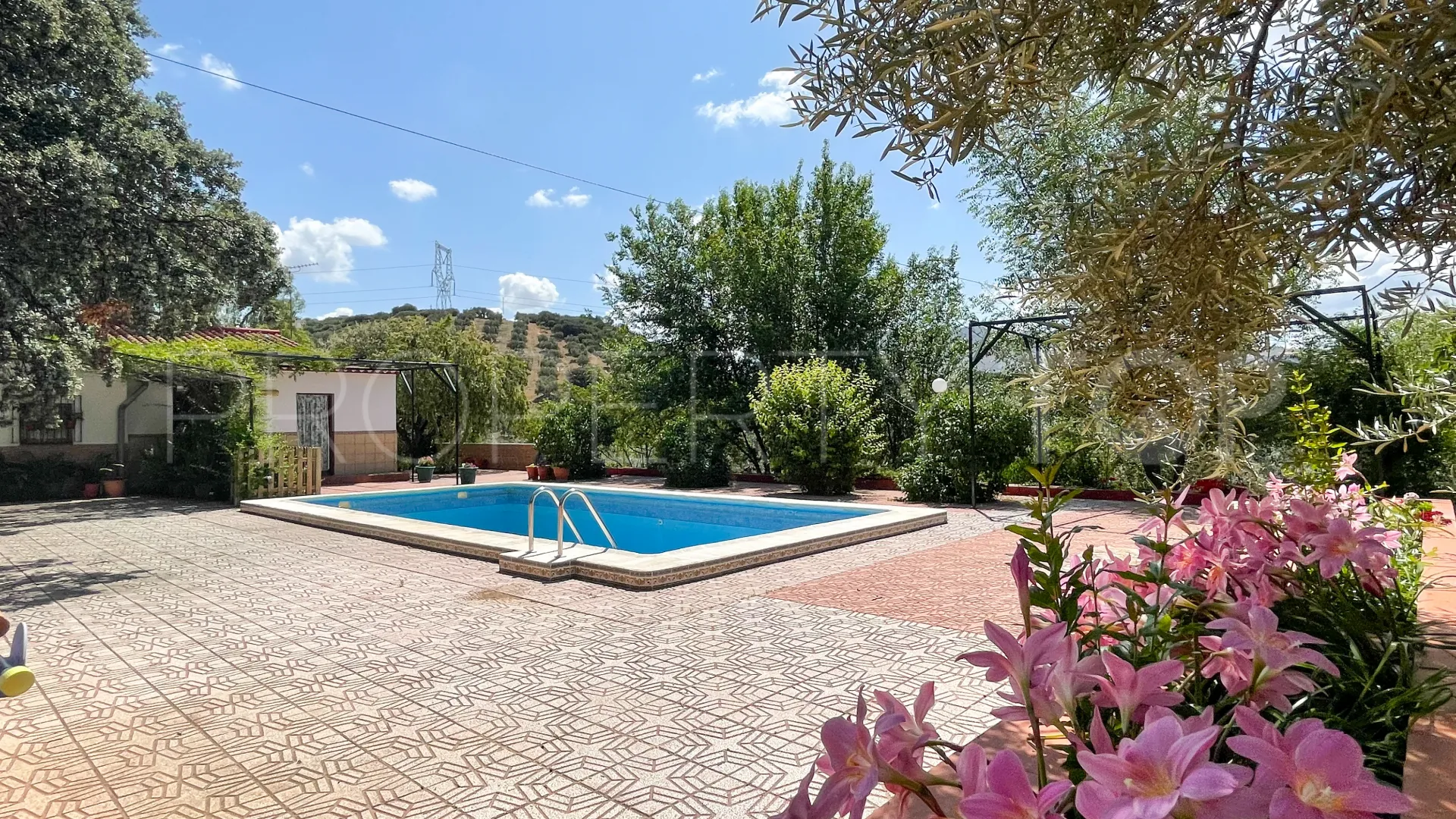 For sale cortijo in Antequera with 6 bedrooms