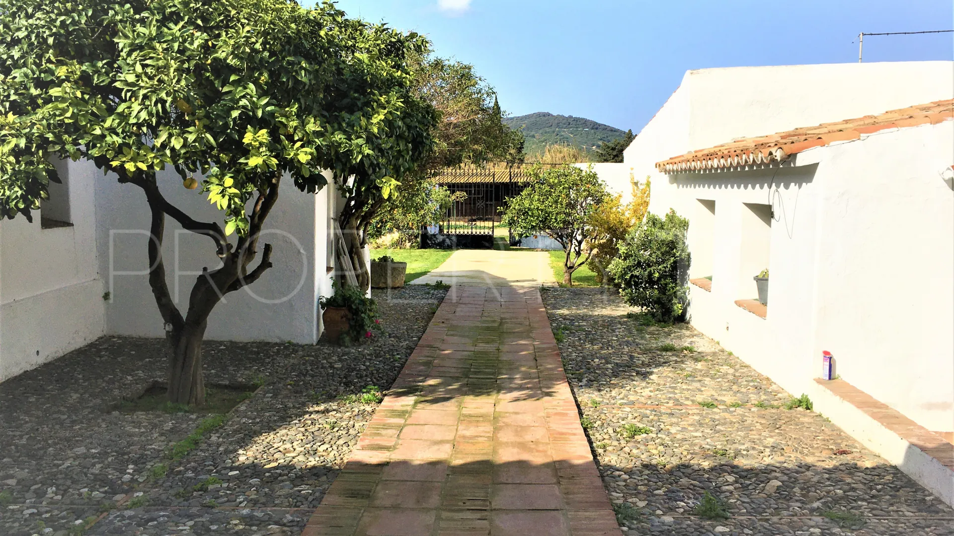 San Enrique de Guadiaro, cortijo en venta