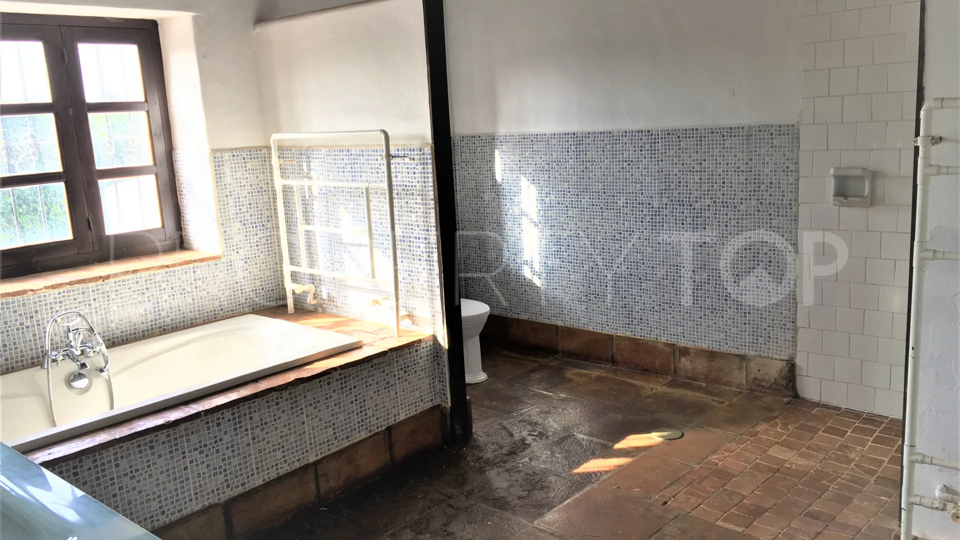 San Enrique de Guadiaro, cortijo en venta