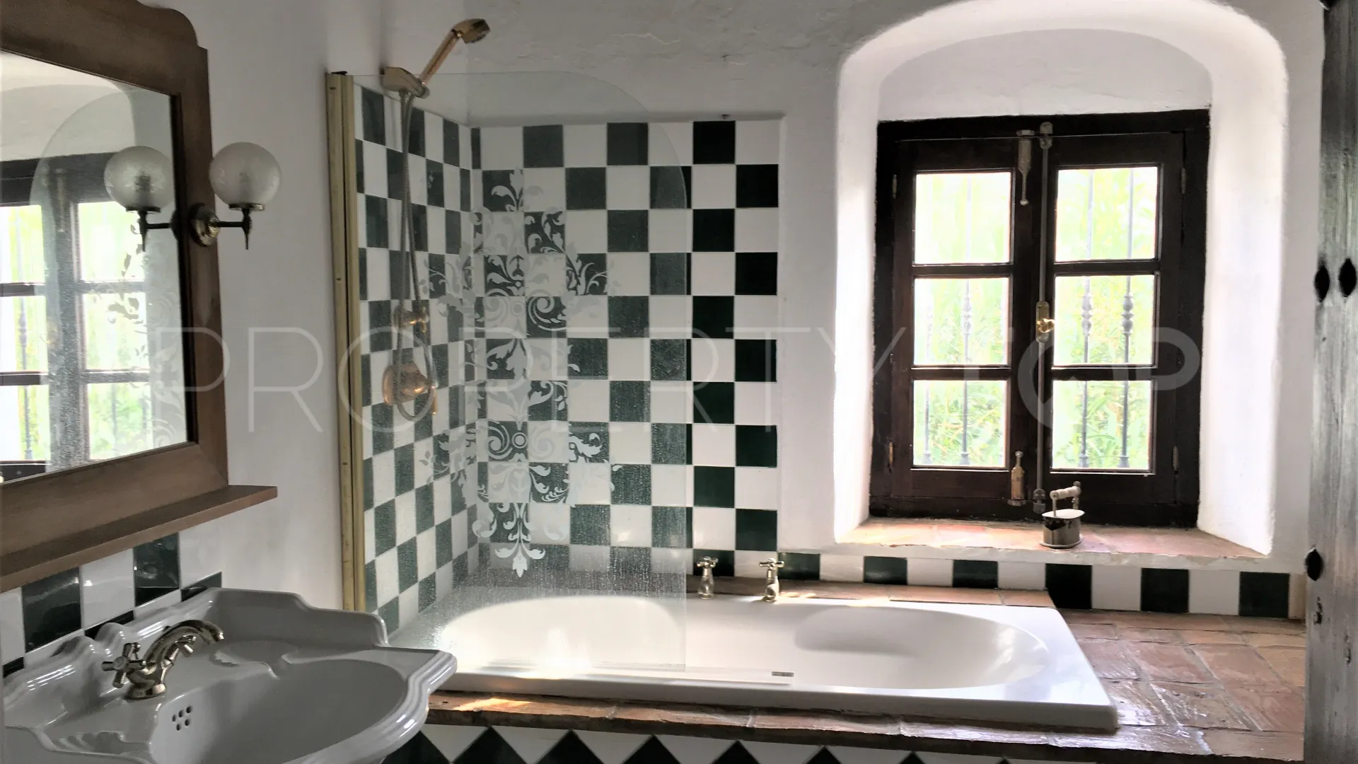 San Enrique de Guadiaro, cortijo en venta