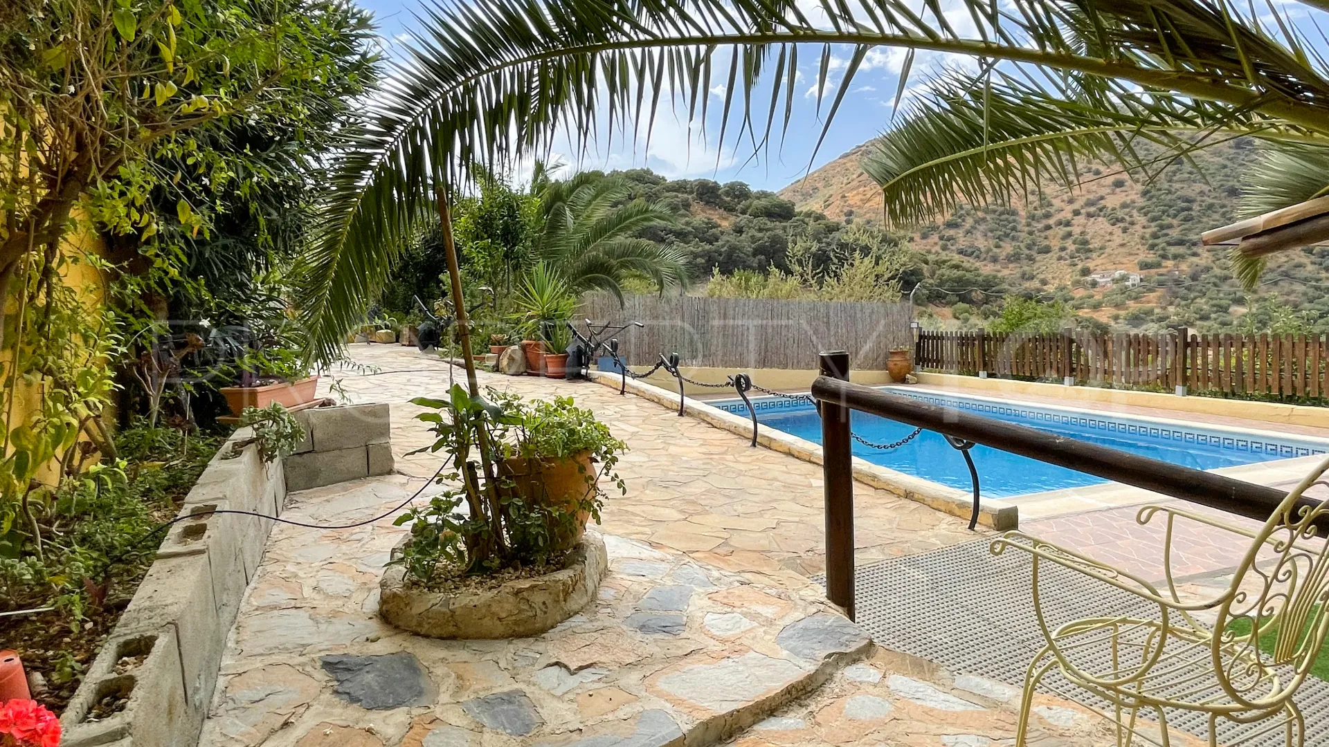 Cortijo in Iznajar for sale