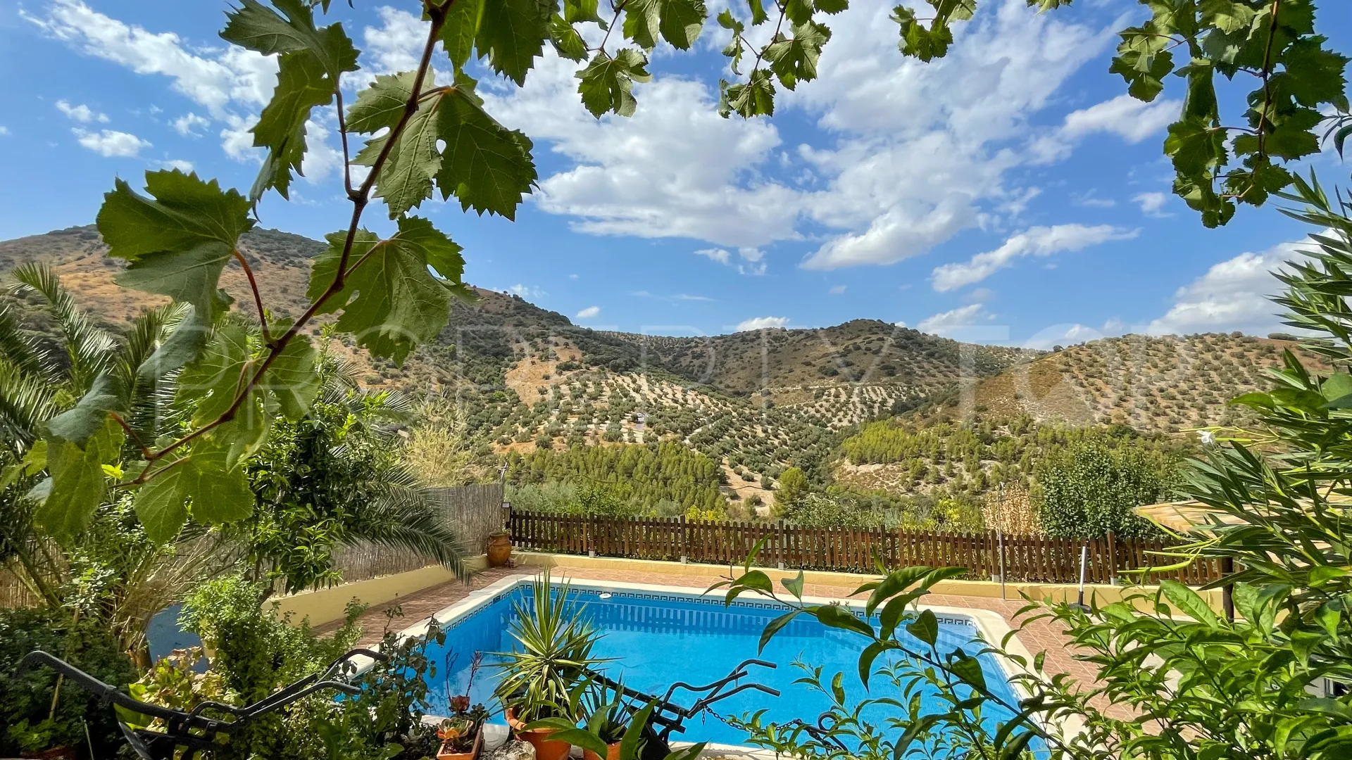 Cortijo in Iznajar for sale