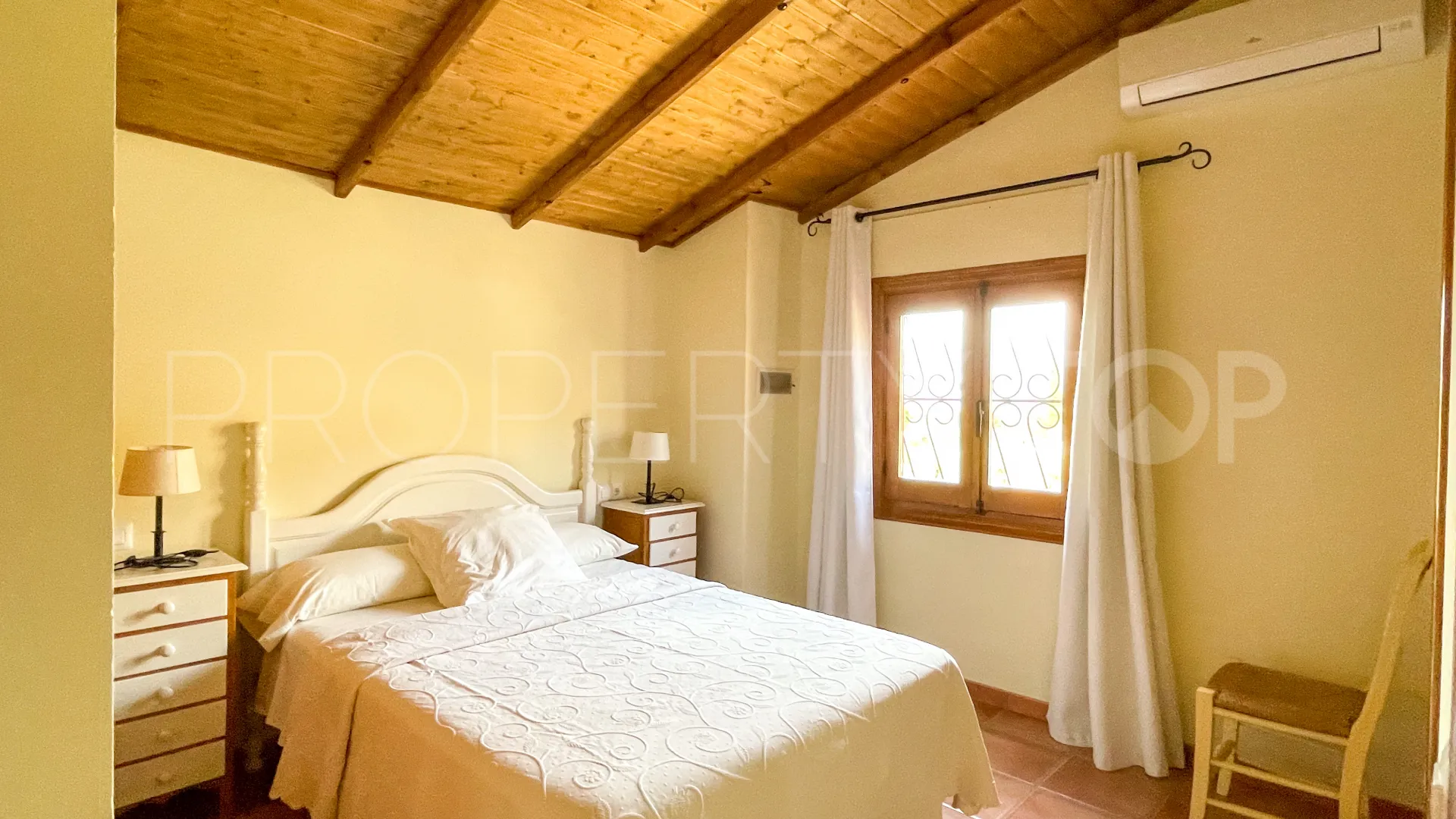 Cortijo in Iznajar for sale