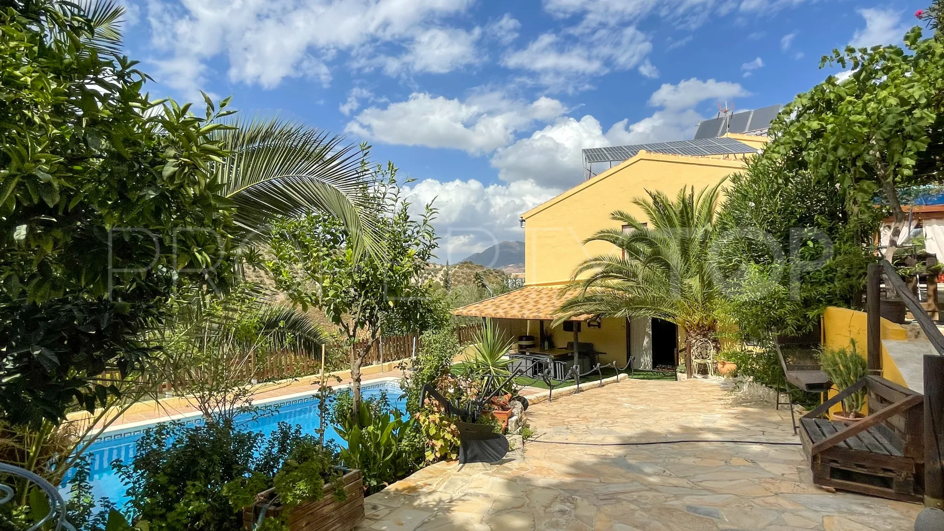 Cortijo in Iznajar for sale