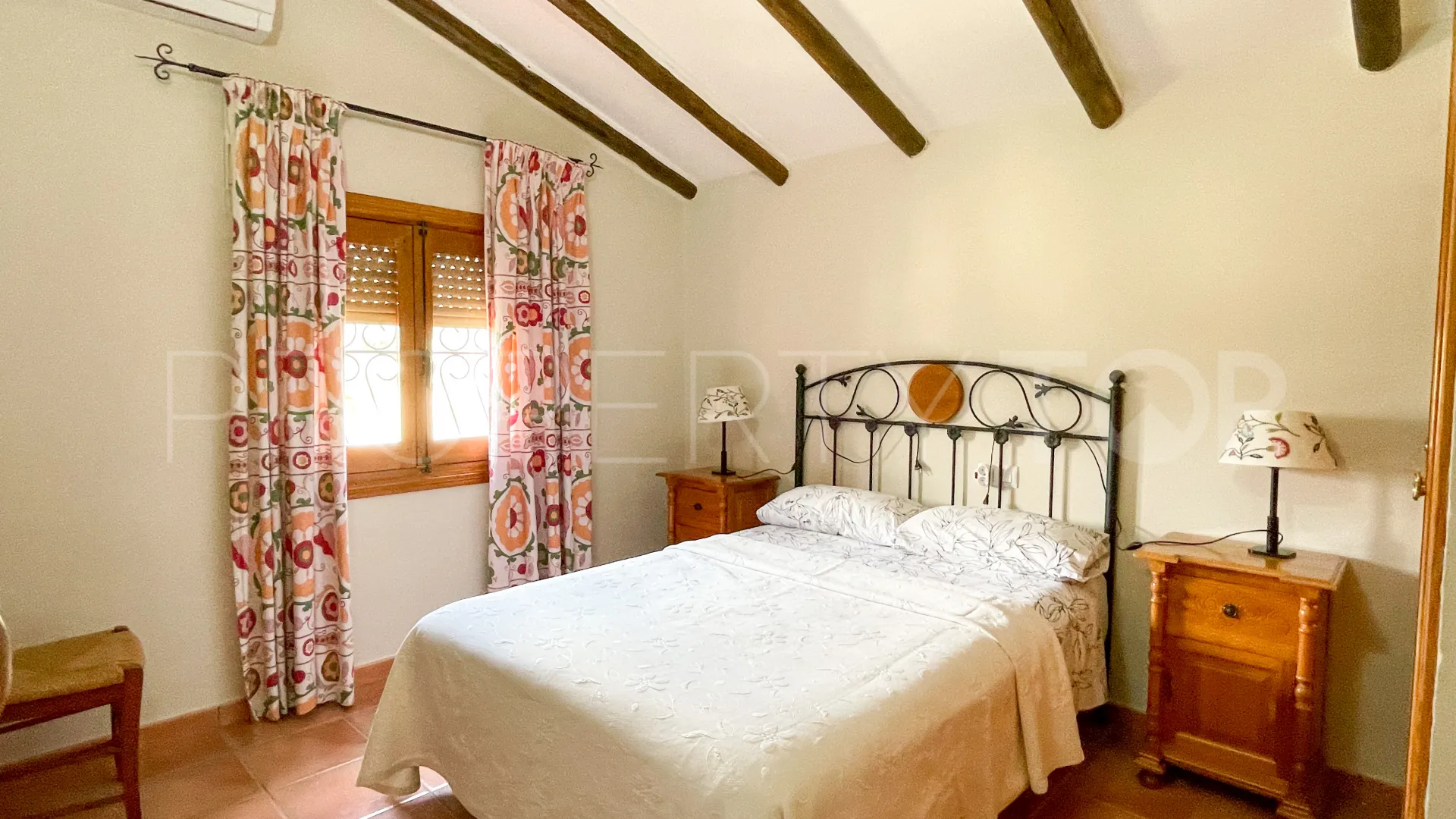 Cortijo in Iznajar for sale