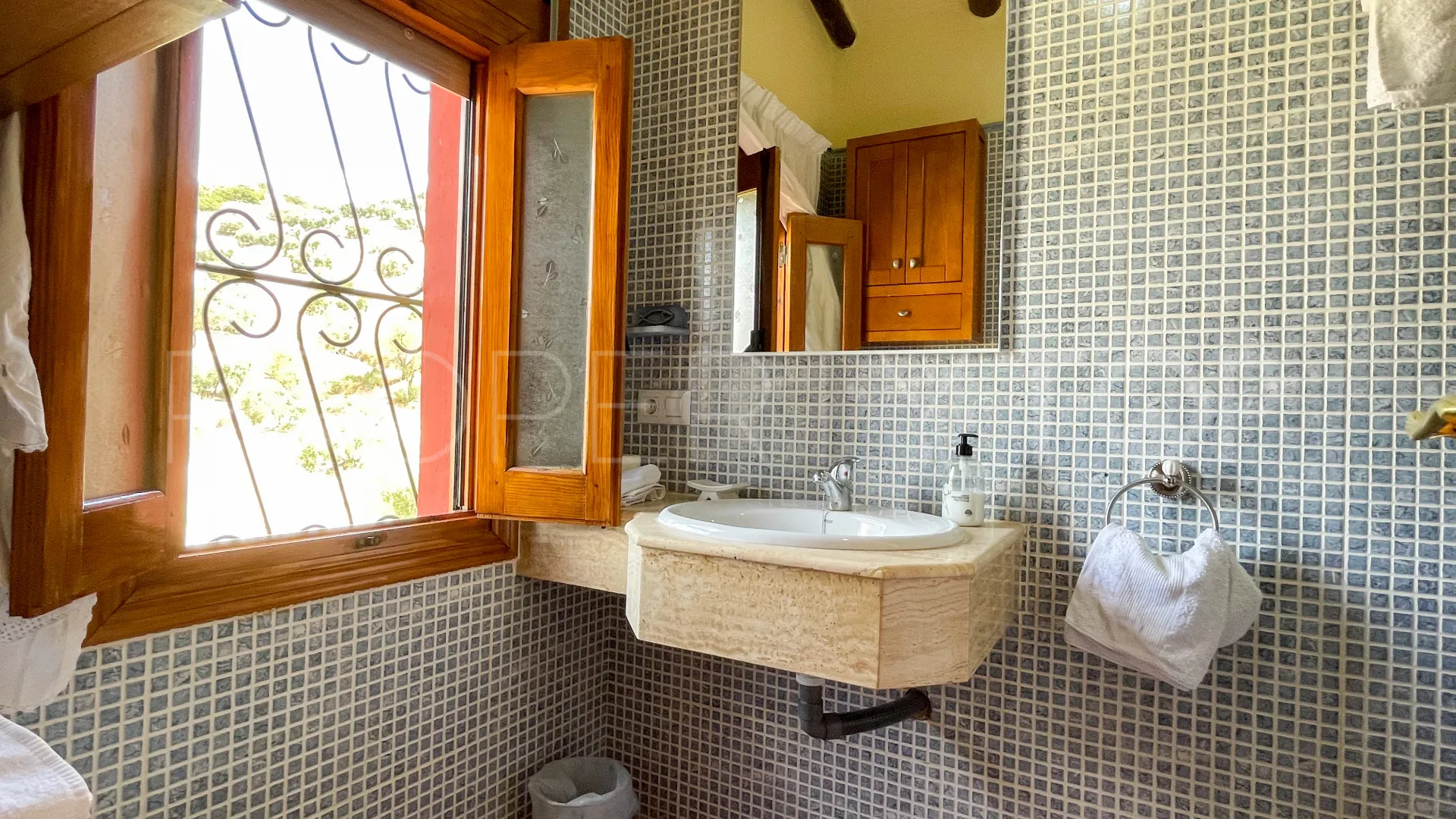 Cortijo in Iznajar for sale