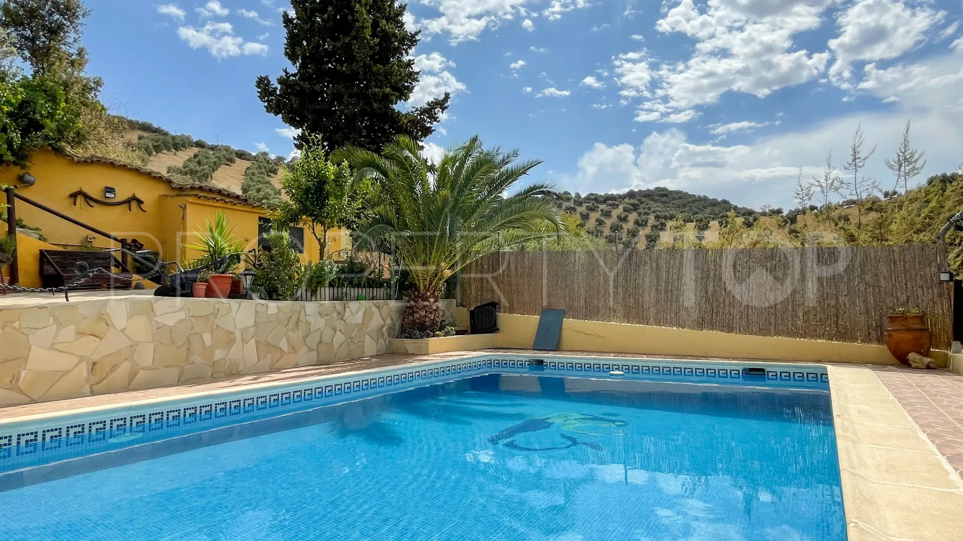 Cortijo in Iznajar for sale