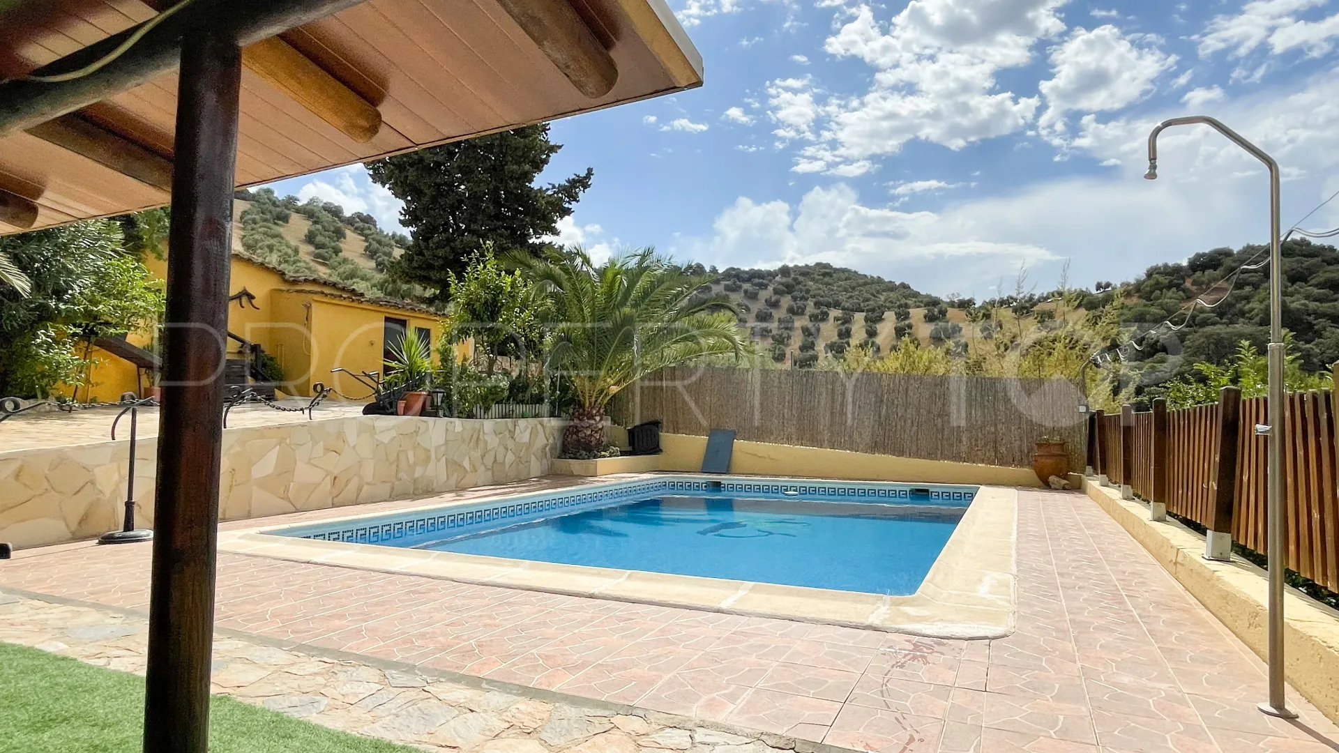 Cortijo in Iznajar for sale
