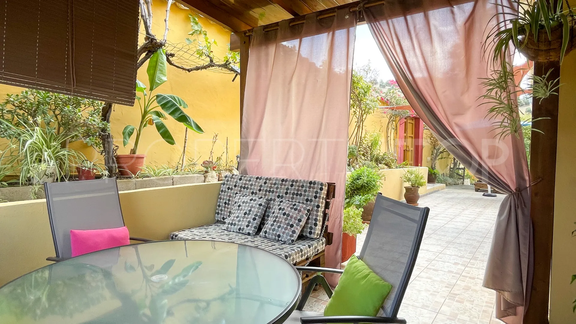 Cortijo in Iznajar for sale