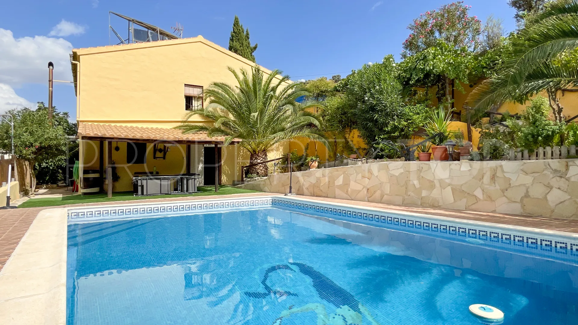 Cortijo in Iznajar for sale