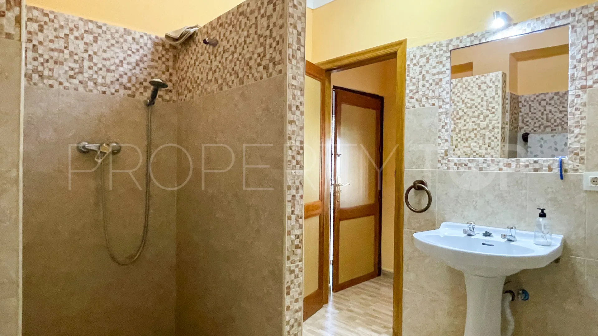 Iznajar, pareado en venta
