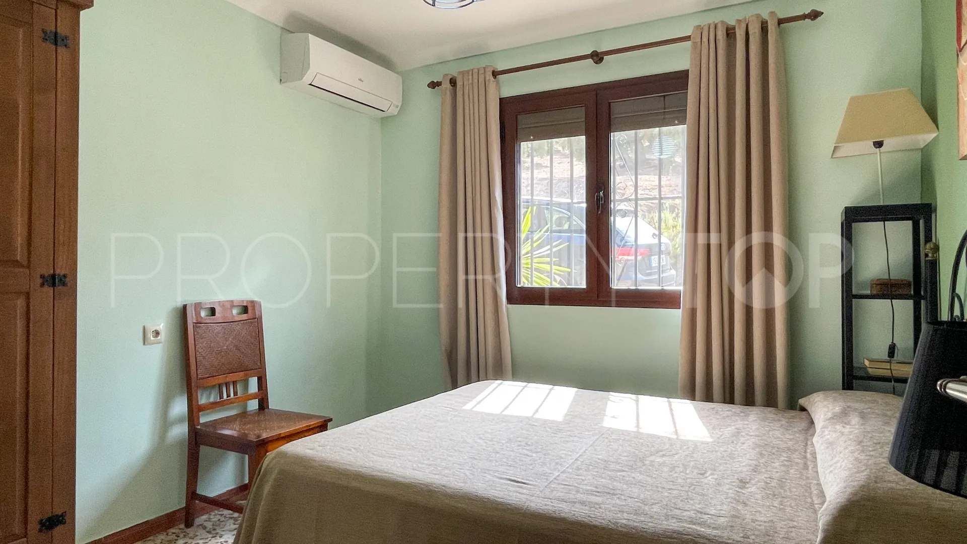 Iznajar, pareado en venta