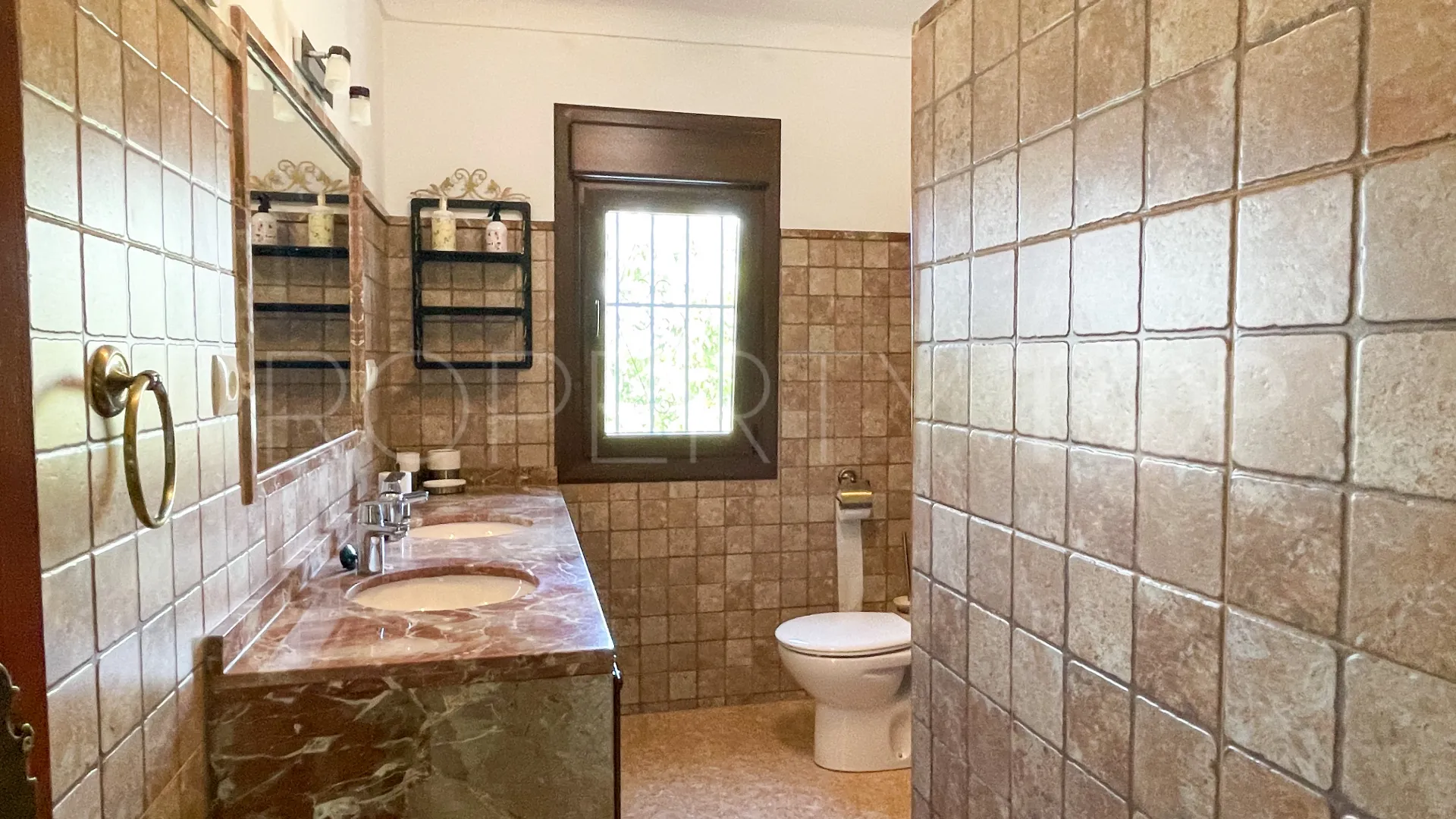 Iznajar, pareado en venta