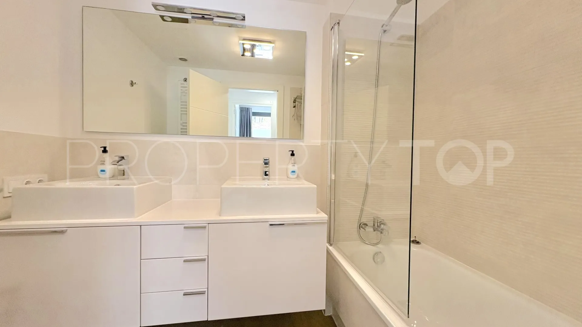 Ground floor apartment with 3 bedrooms for sale in Cala de Mijas