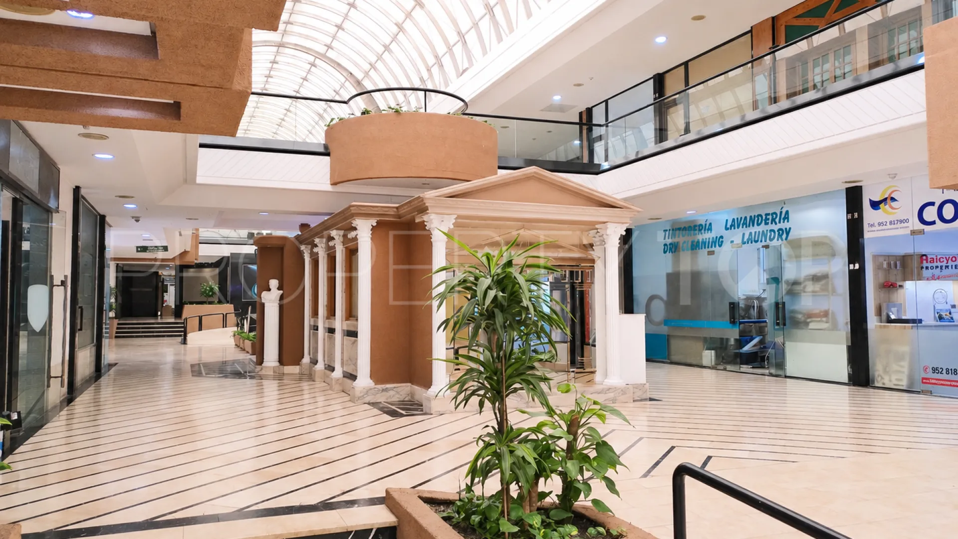 Local comercial en venta en Marbella - Puerto Banus