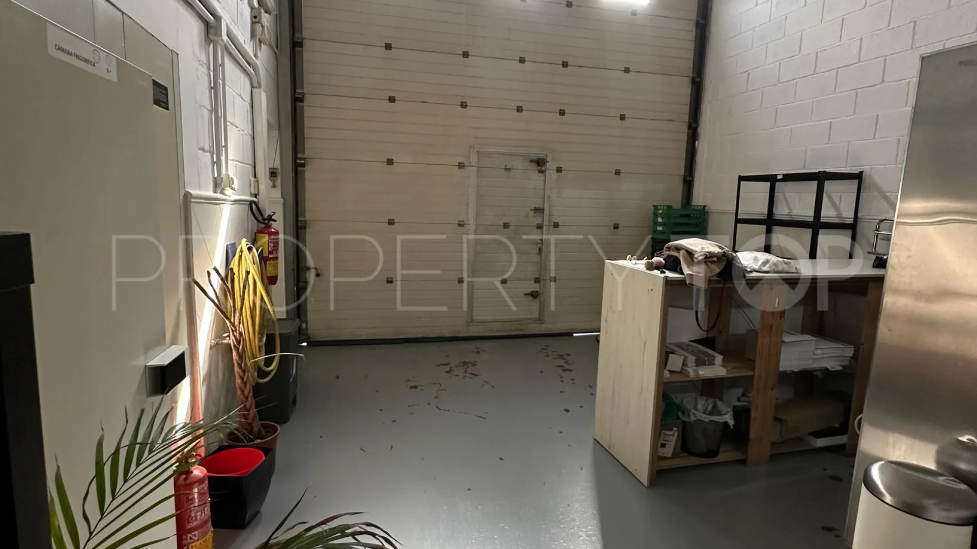 Marbella Ciudad, nave en venta