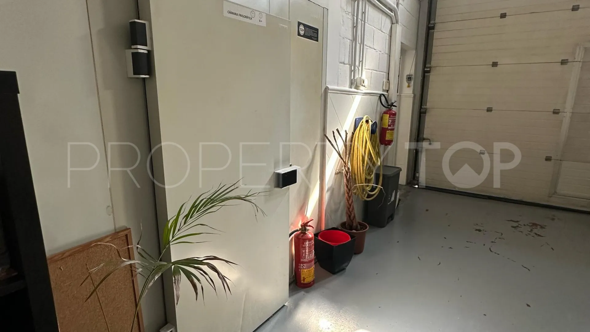 Marbella Ciudad, nave en venta