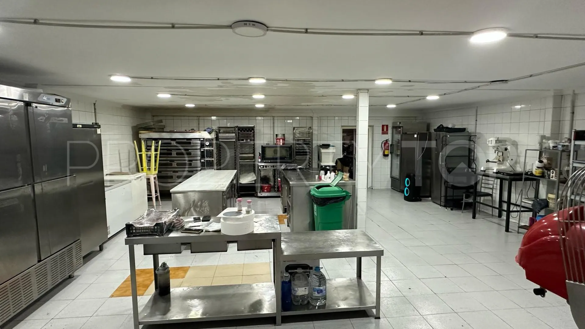 Marbella Ciudad, nave en venta