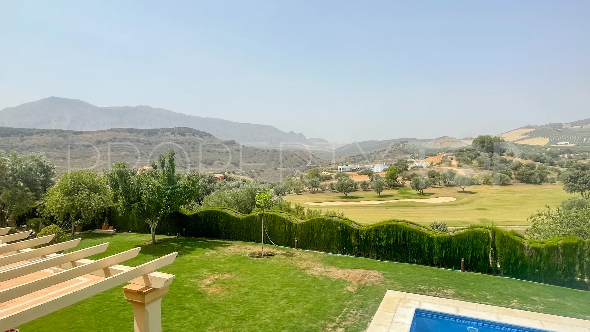 For sale Antequera villa with 6 bedrooms