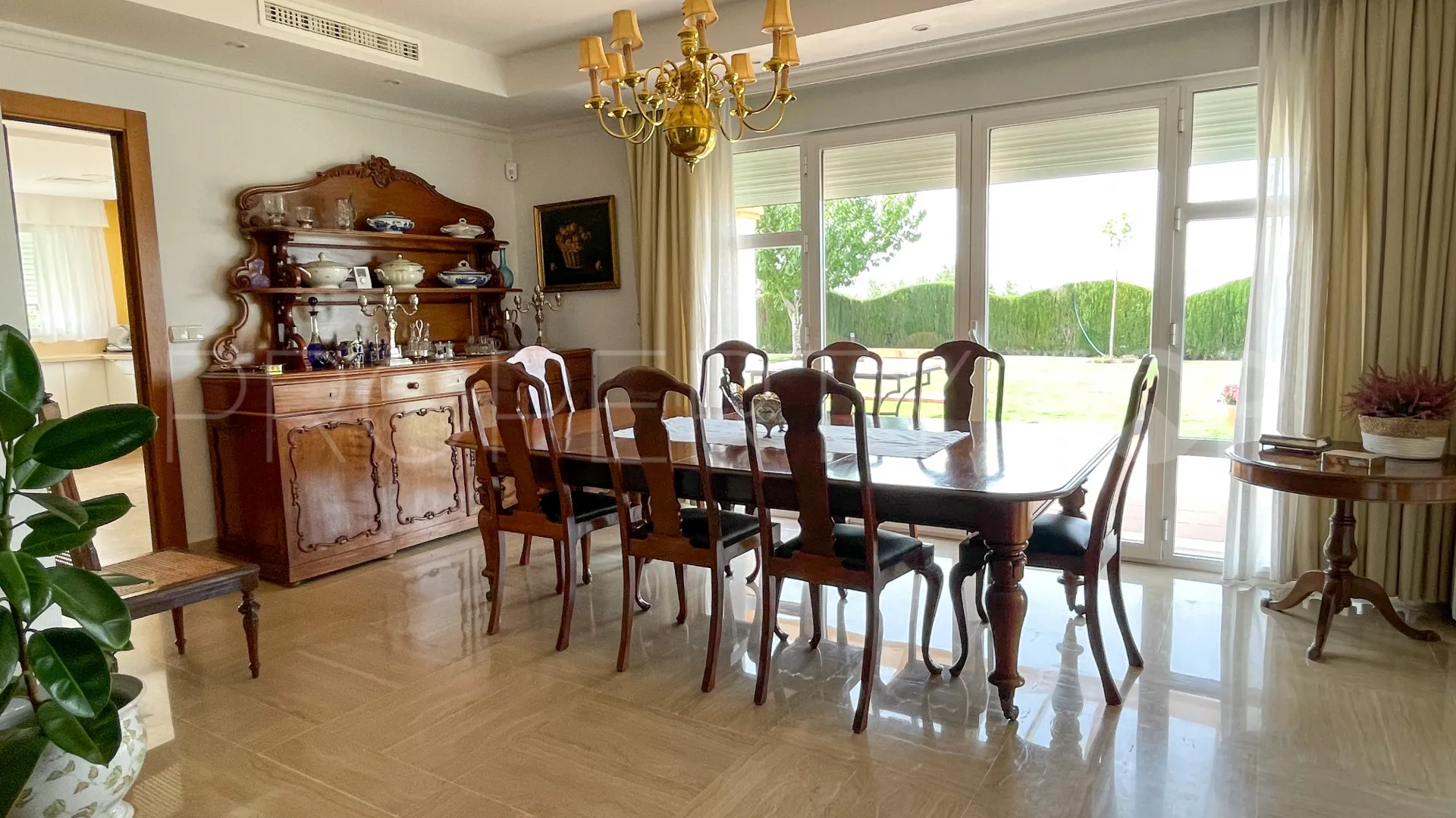 For sale Antequera villa with 6 bedrooms