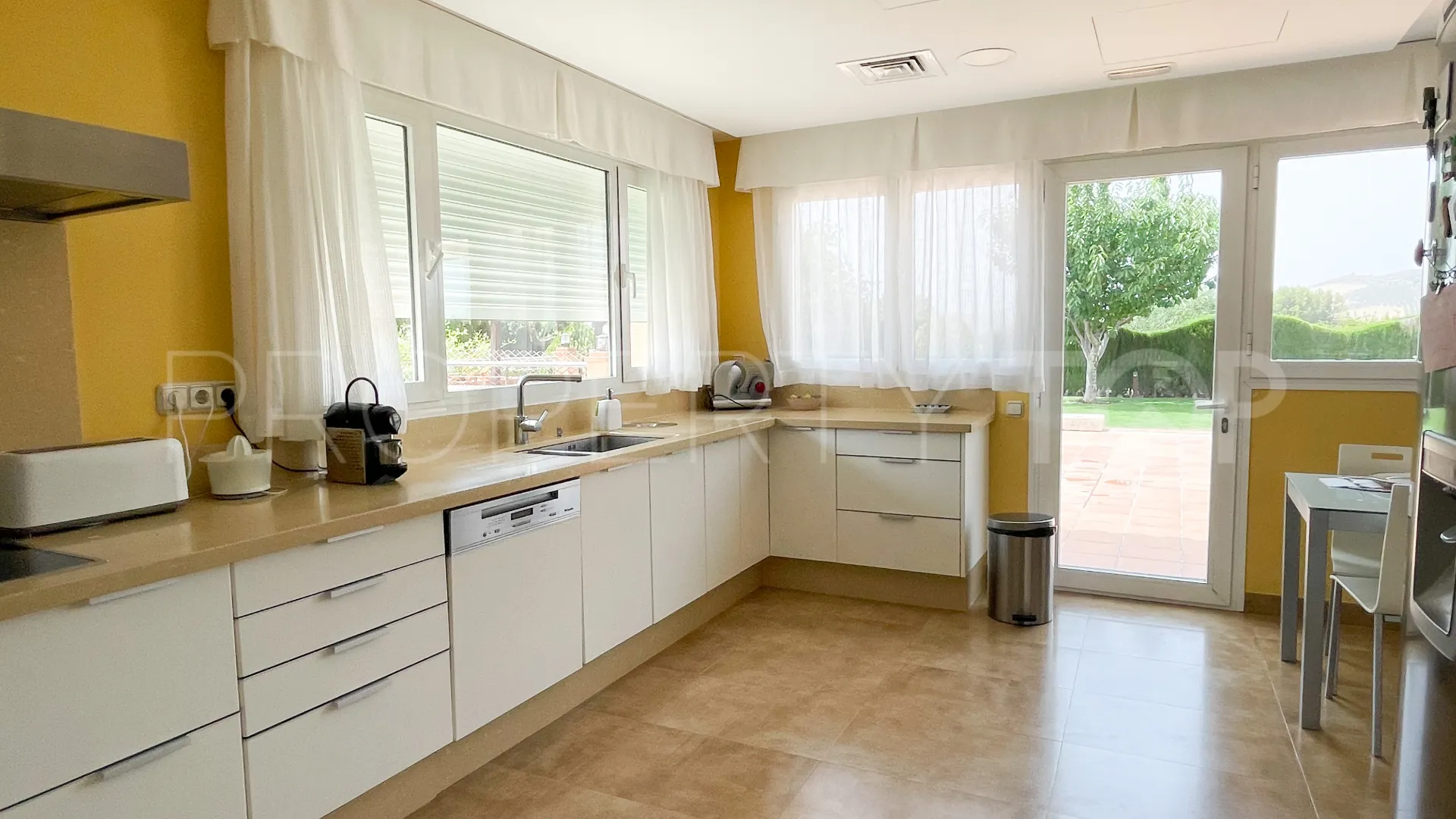 For sale Antequera villa with 6 bedrooms
