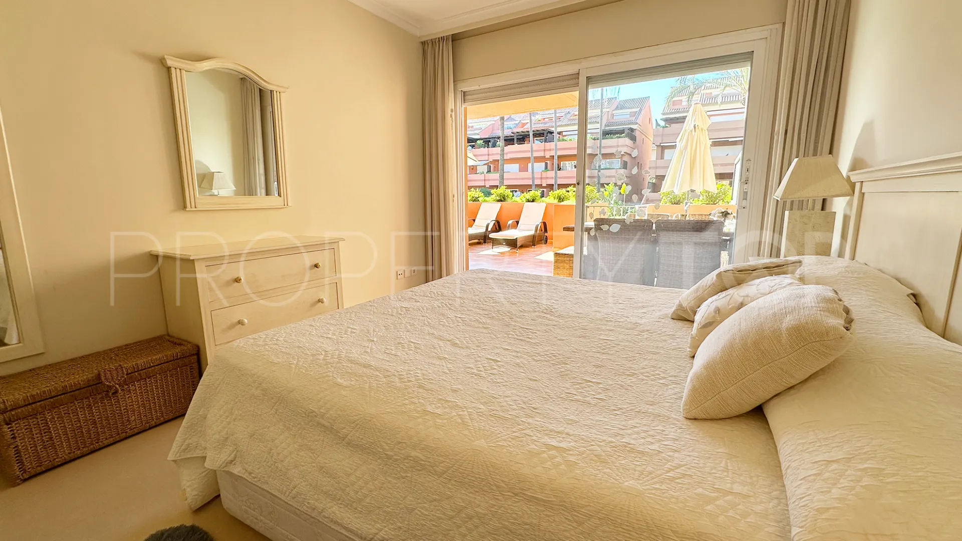 Apartamento planta baja con 2 dormitorios en venta en El Embrujo Playa