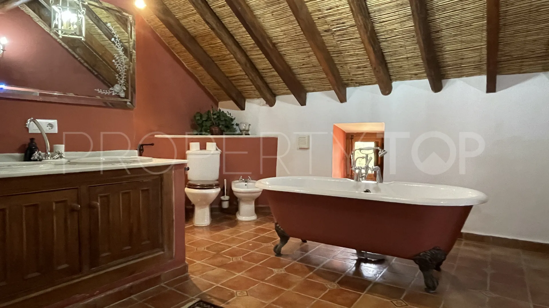 Mollina, cortijo en venta