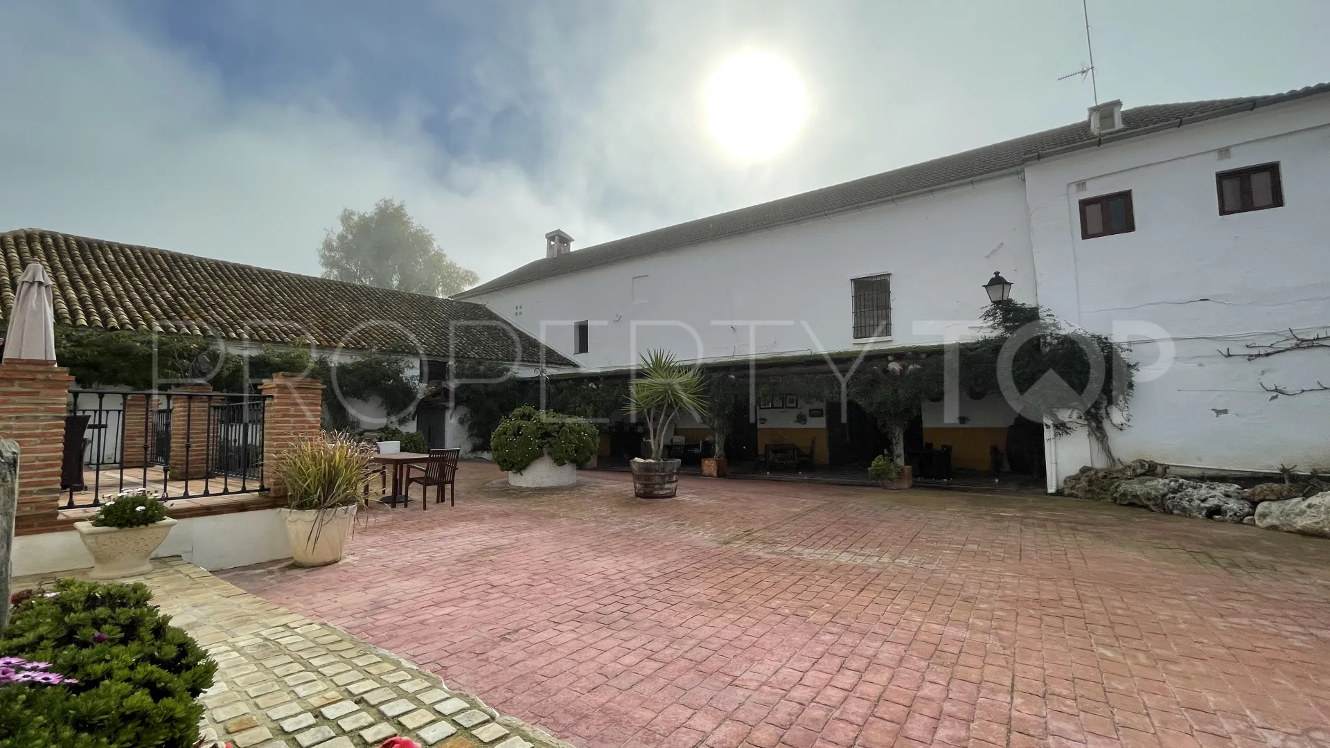 Mollina, cortijo en venta