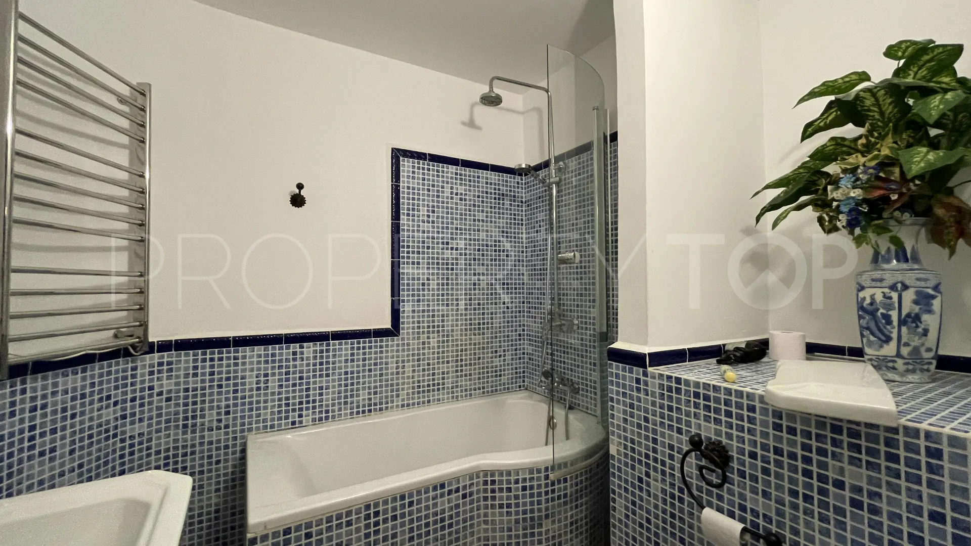 Mollina, cortijo en venta
