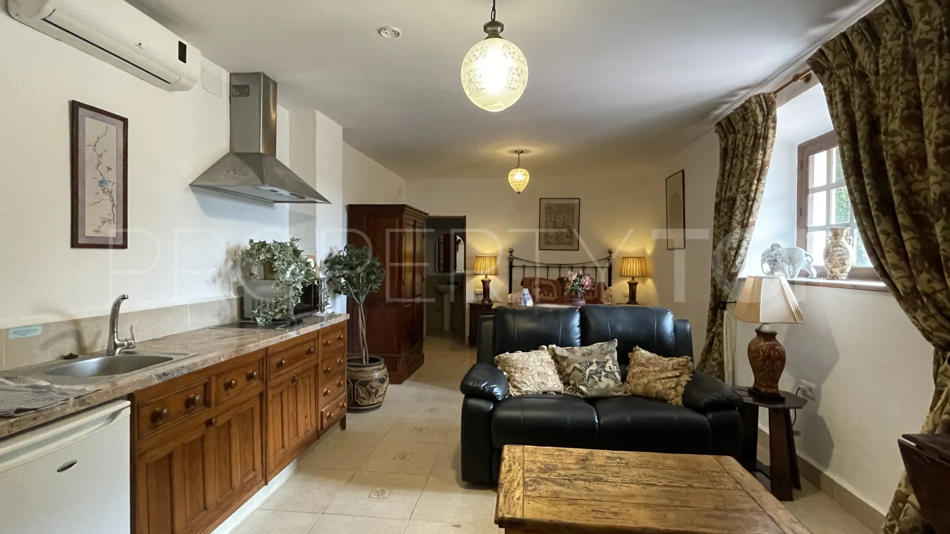 Mollina, cortijo en venta
